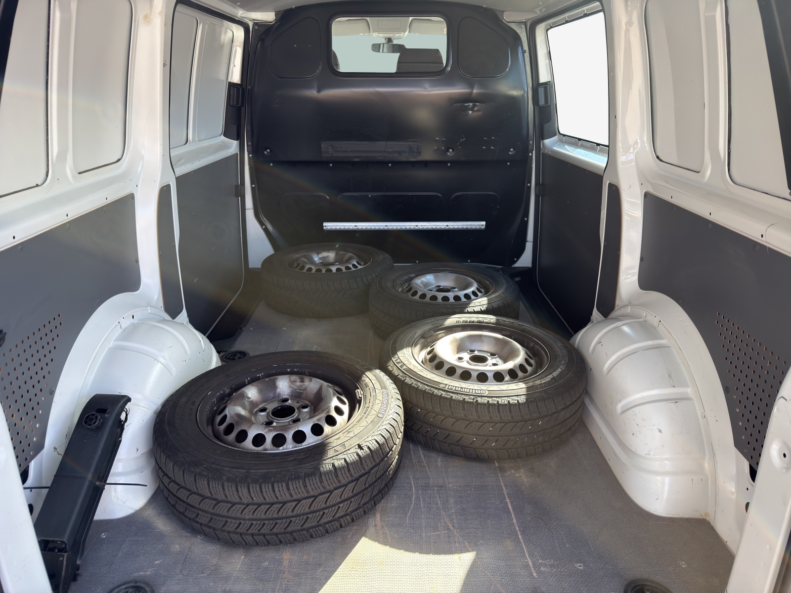 VW T6.1 2.0 TDI DSG-image-13