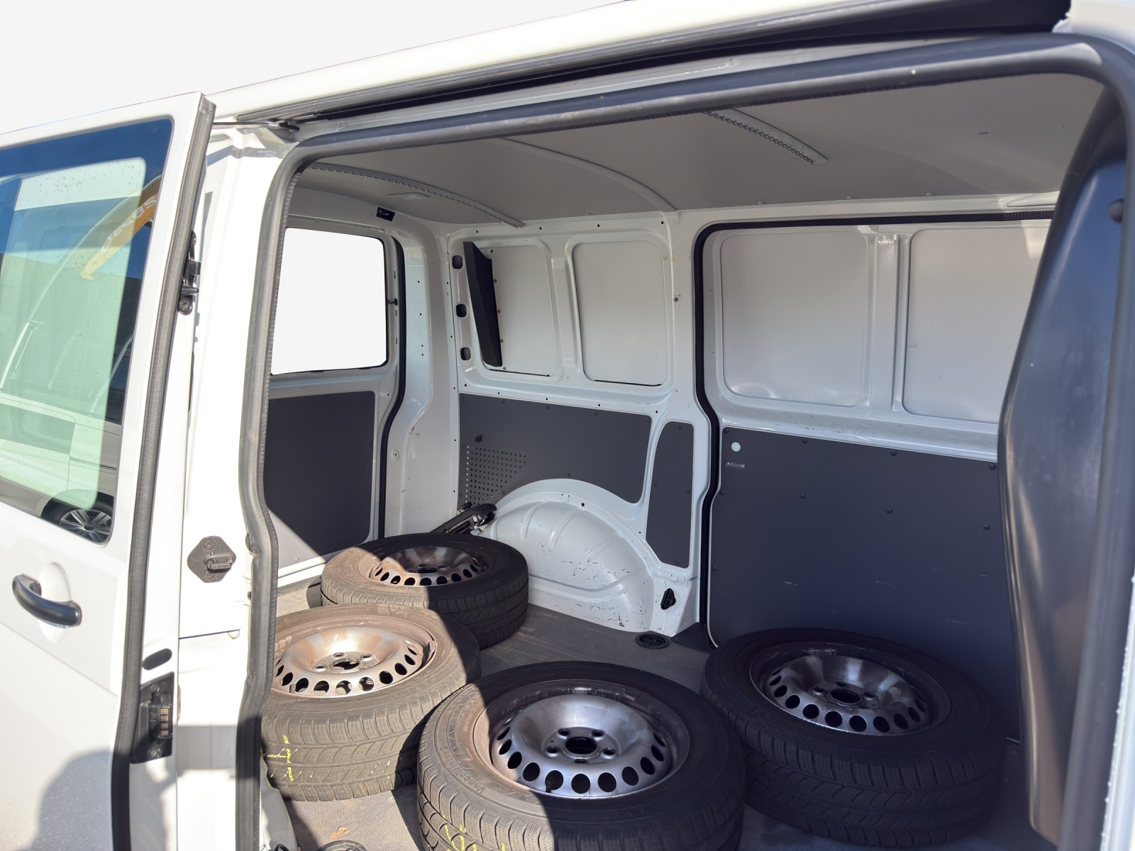 VW T6.1 2.0 TDI DSG-image-14