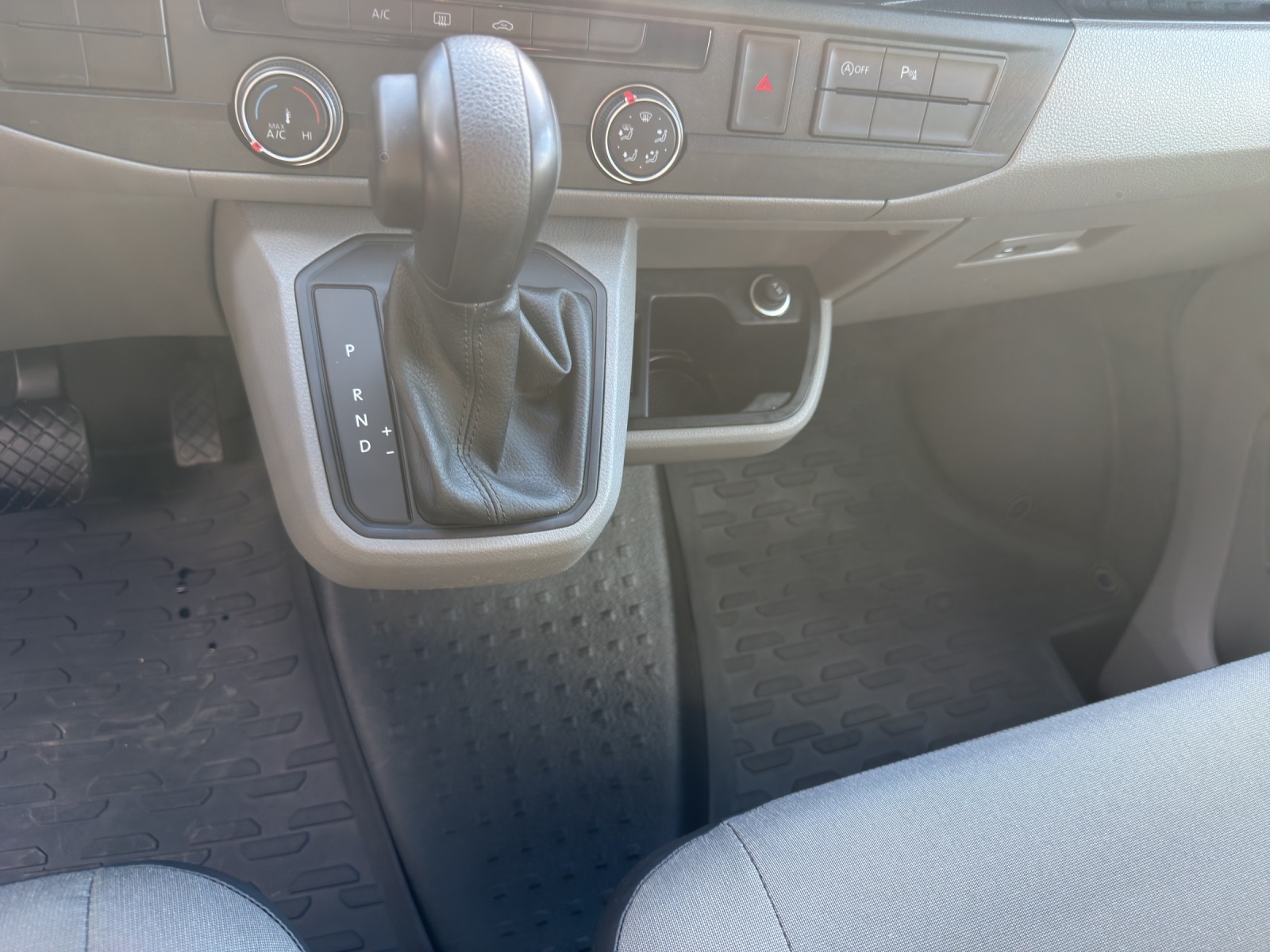 VW T6.1 2.0 TDI DSG-image-10