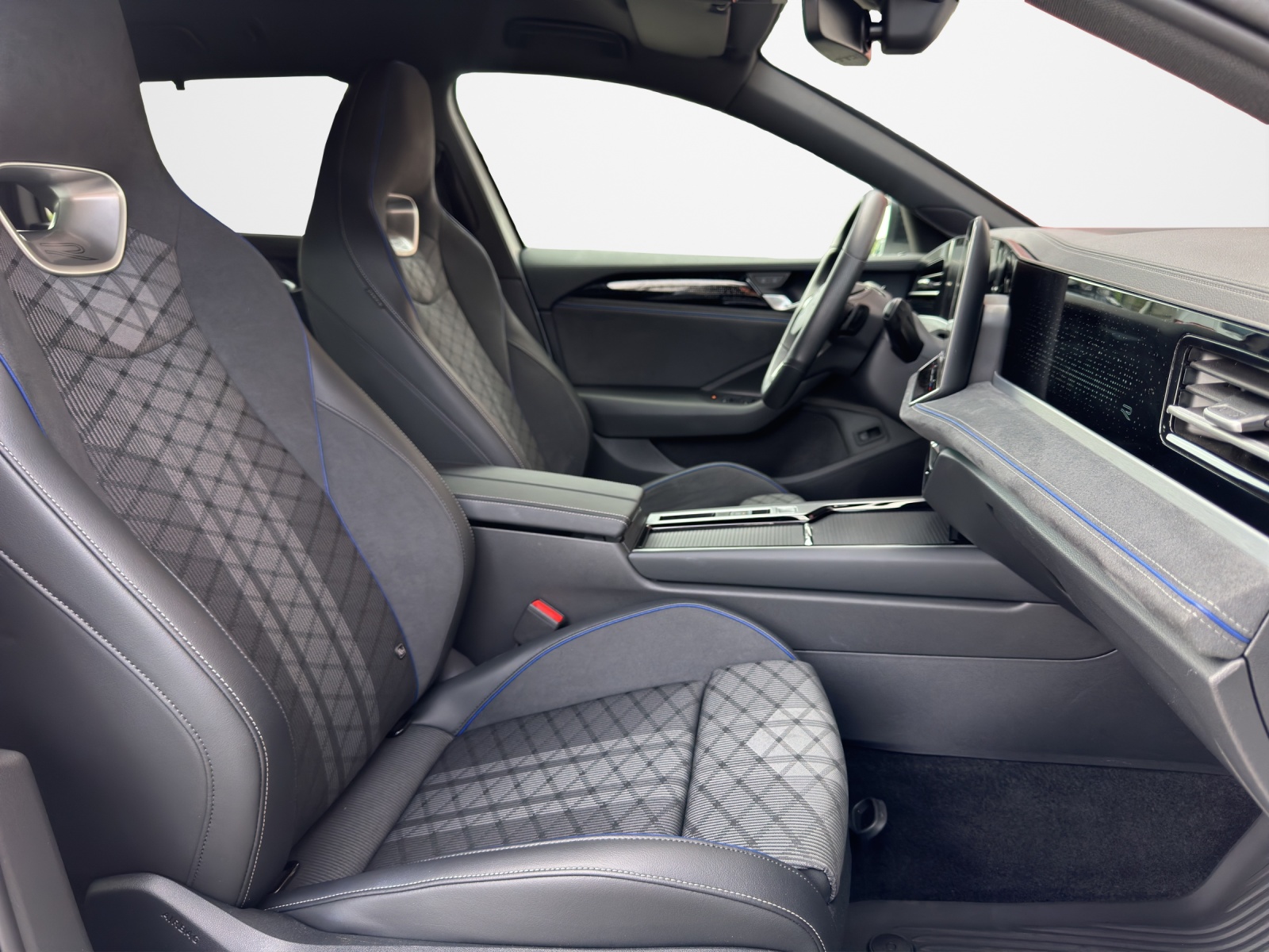 VW Passat Variant 2.0 TDI evo R-Line 4 Motion DSG *Anhängerkupplung 2200kg*-image-12