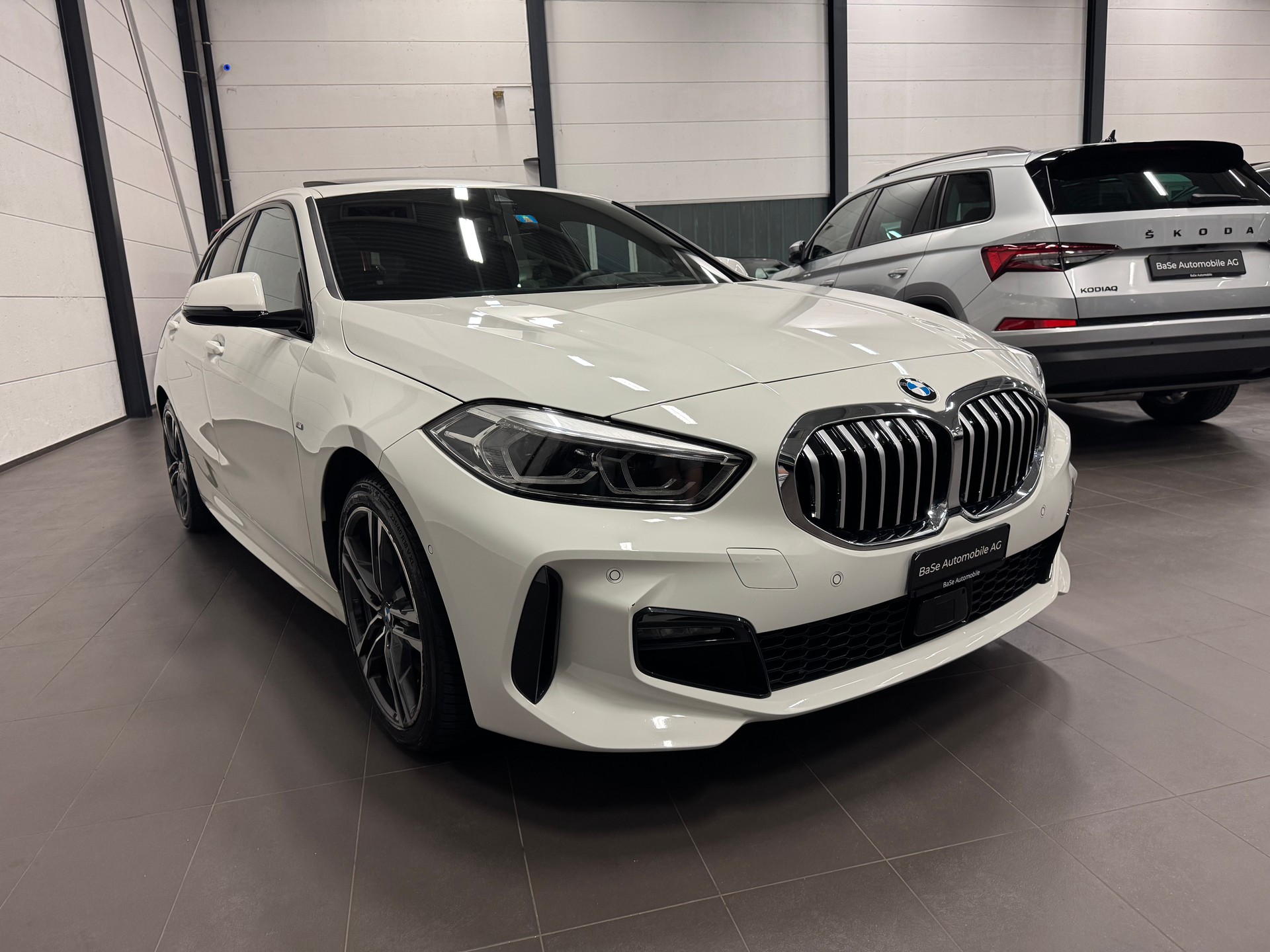 BMW 118i Pure M Sport Steptronic-showroom-element-3