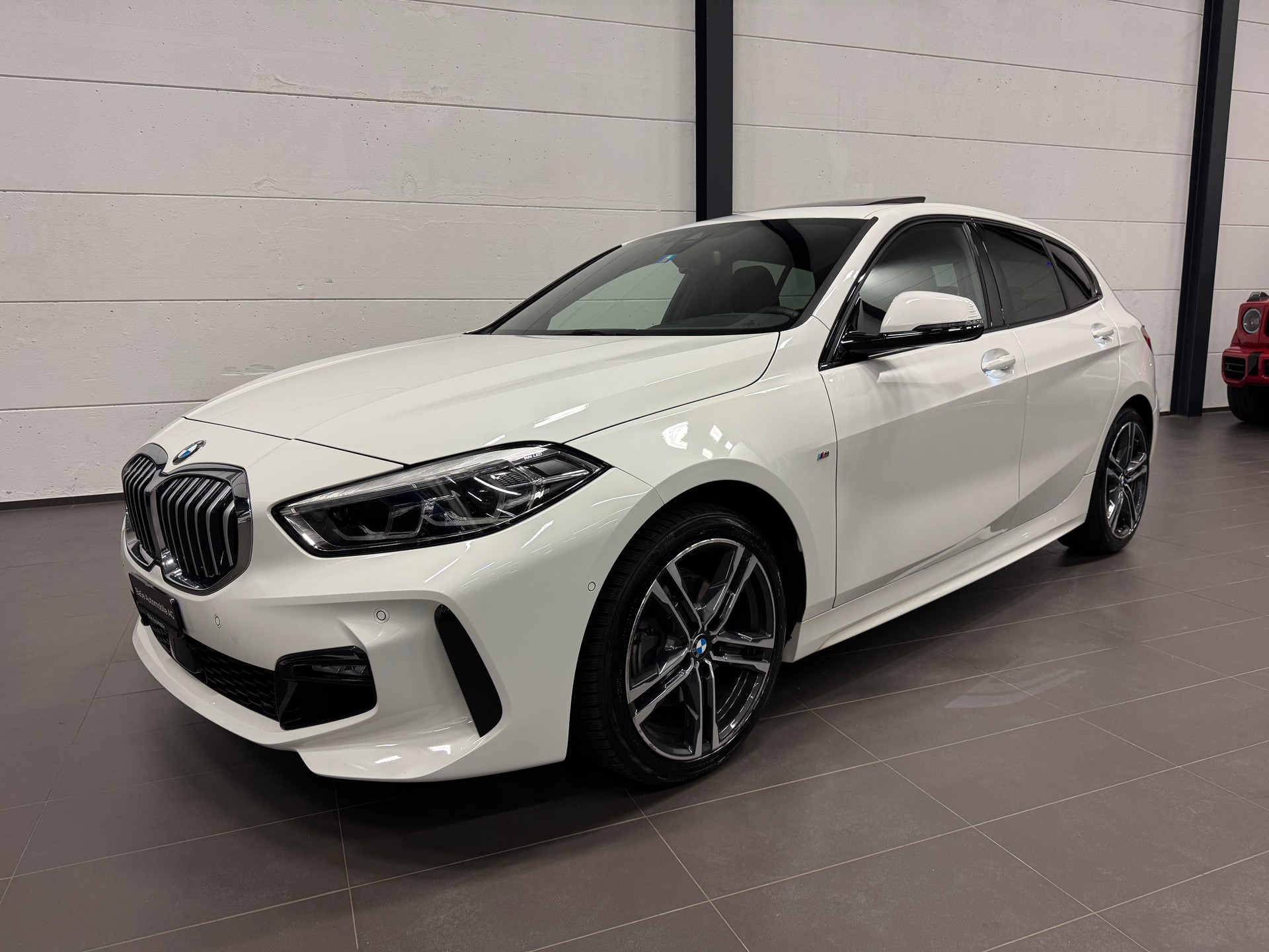 BMW 118i Pure M Sport Steptronic-showroom-element-2