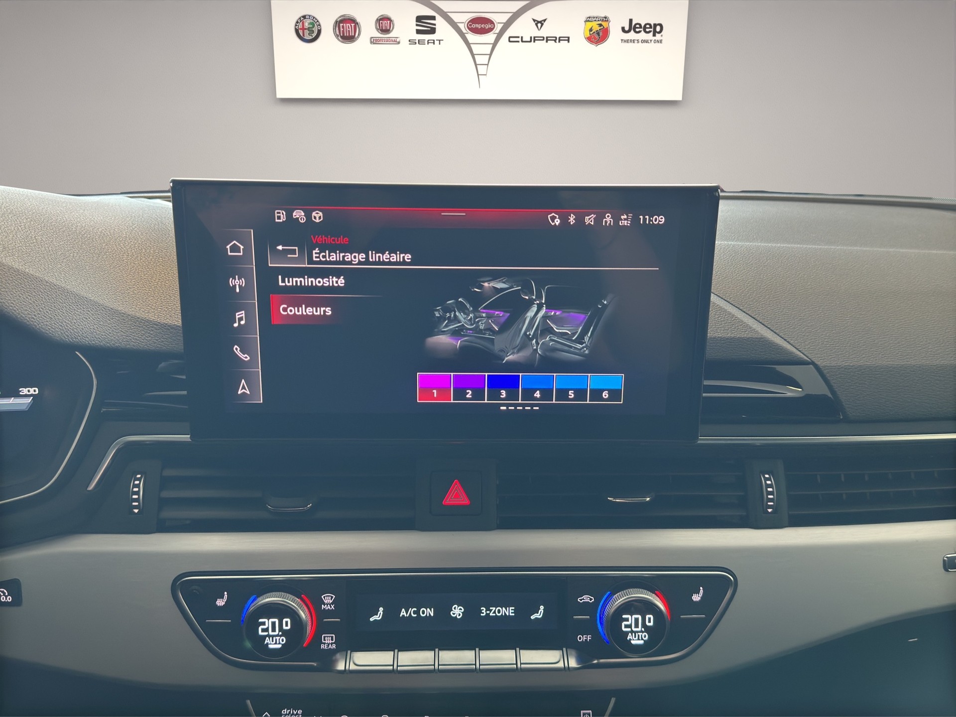 AUDI A4 Avant 40 TDI S line Attraction quattro S-tronic-image-17