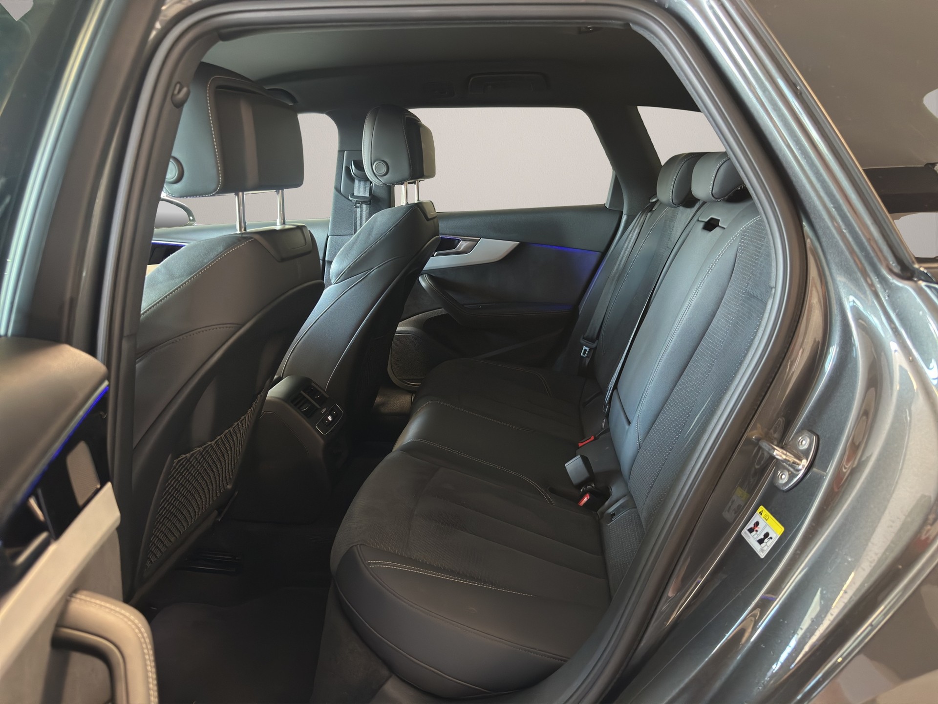 AUDI A4 Avant 40 TDI S line Attraction quattro S-tronic-image-10