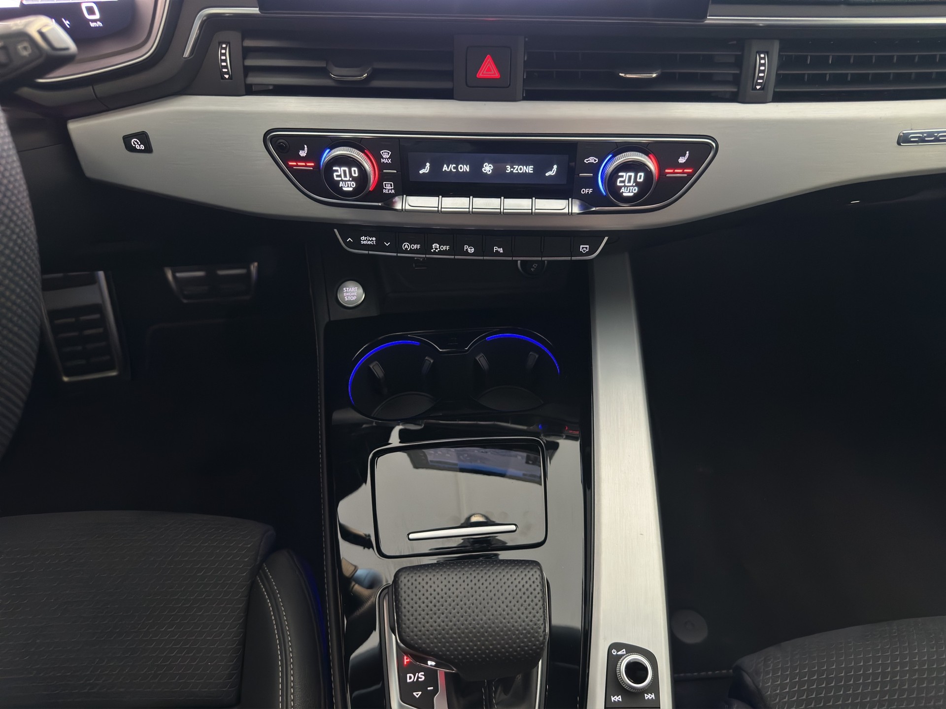 AUDI A4 Avant 40 TDI S line Attraction quattro S-tronic-image-18