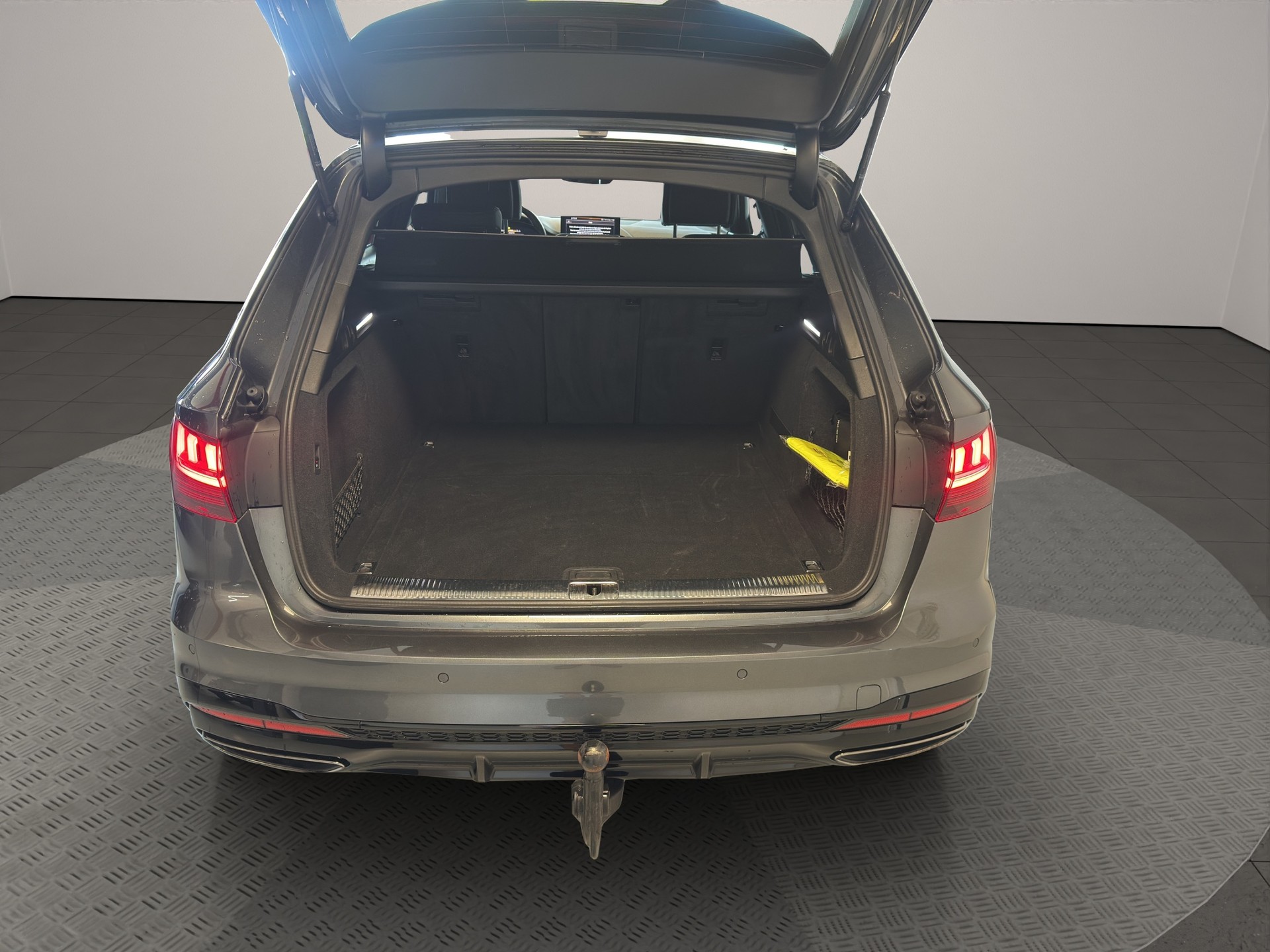 AUDI A4 Avant 40 TDI S line Attraction quattro S-tronic-image-5