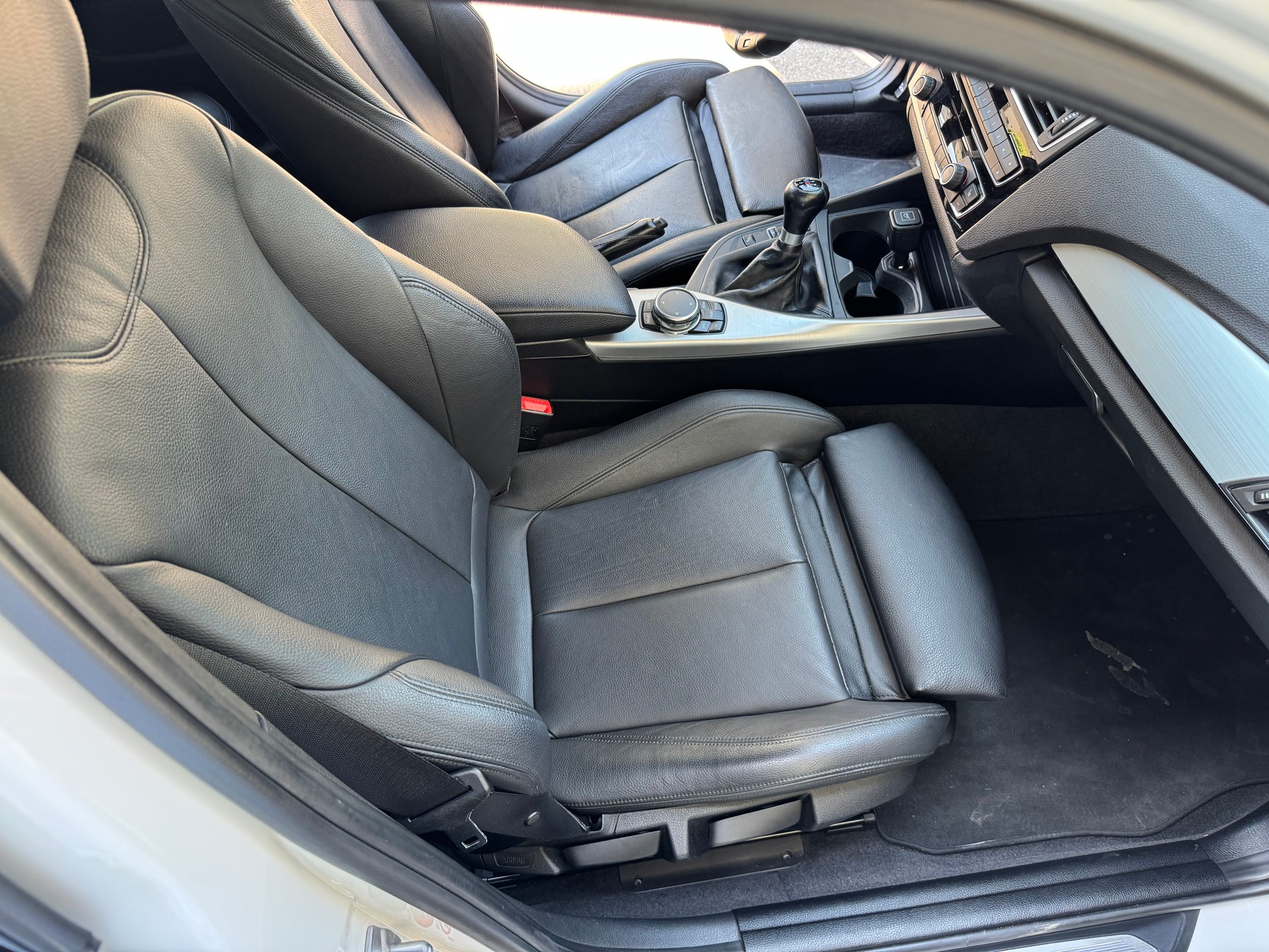 BMW 118d xDrive-image-7