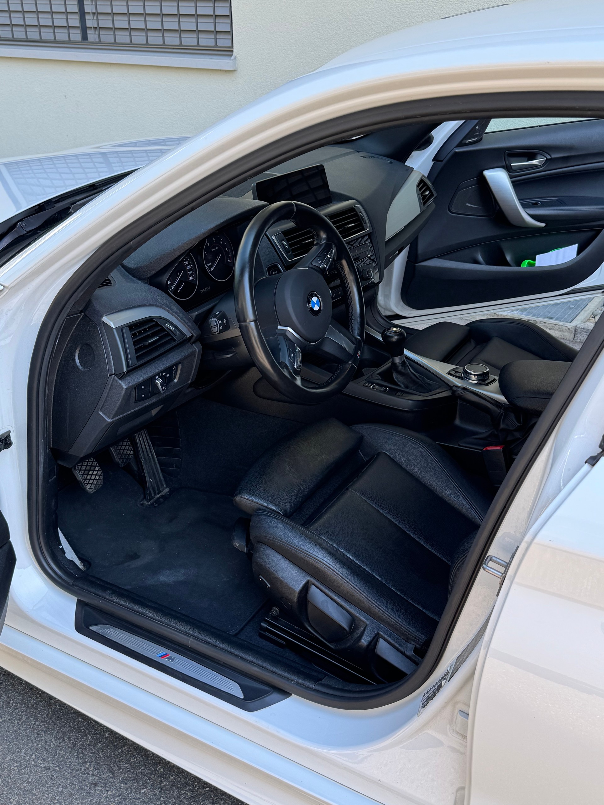 BMW 118d xDrive-image-3