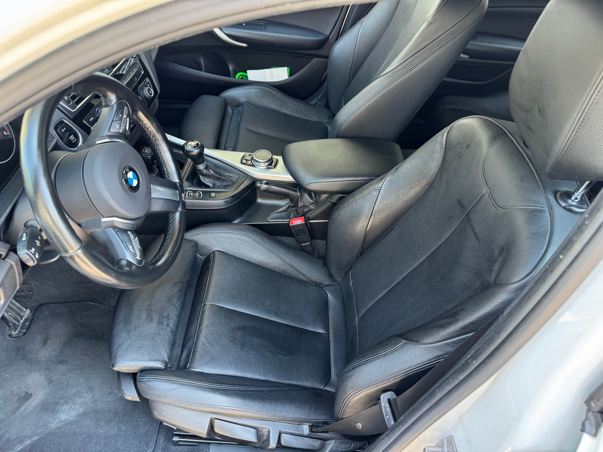 BMW 118d xDrive-image-4