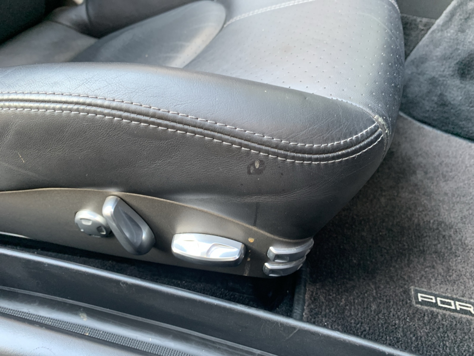 PORSCHE 911 Cabrio Carrera-image-11