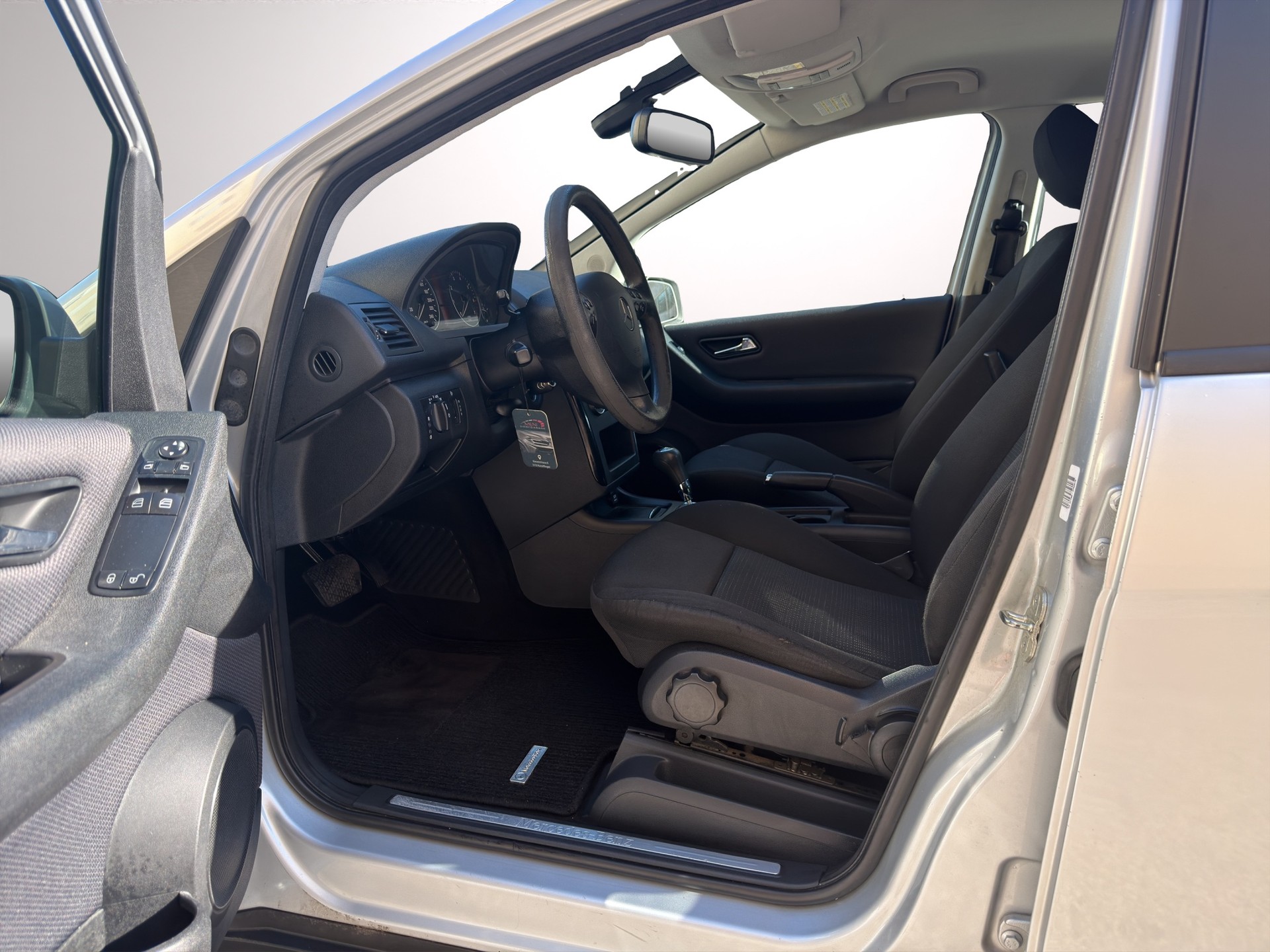 MERCEDES-BENZ A 170 Avantgarde Edition A-image-8