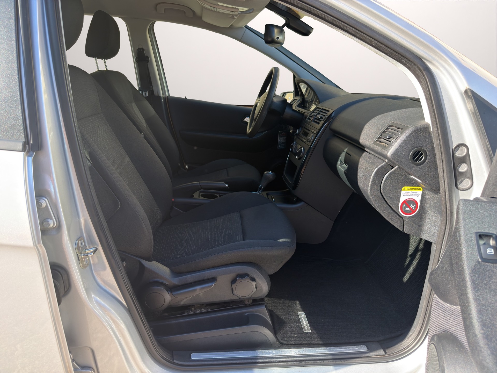 MERCEDES-BENZ A 170 Avantgarde Edition A-image-13