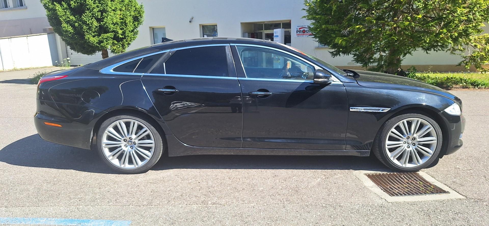 JAGUAR XJ 3.0d V6 Premium Luxury Automatic-image-6
