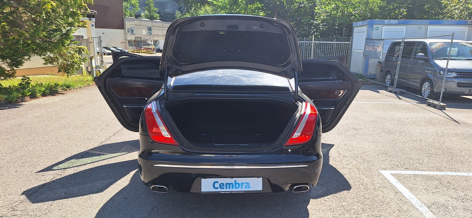 JAGUAR XJ 3.0d V6 Premium Luxury Automatic-image-19