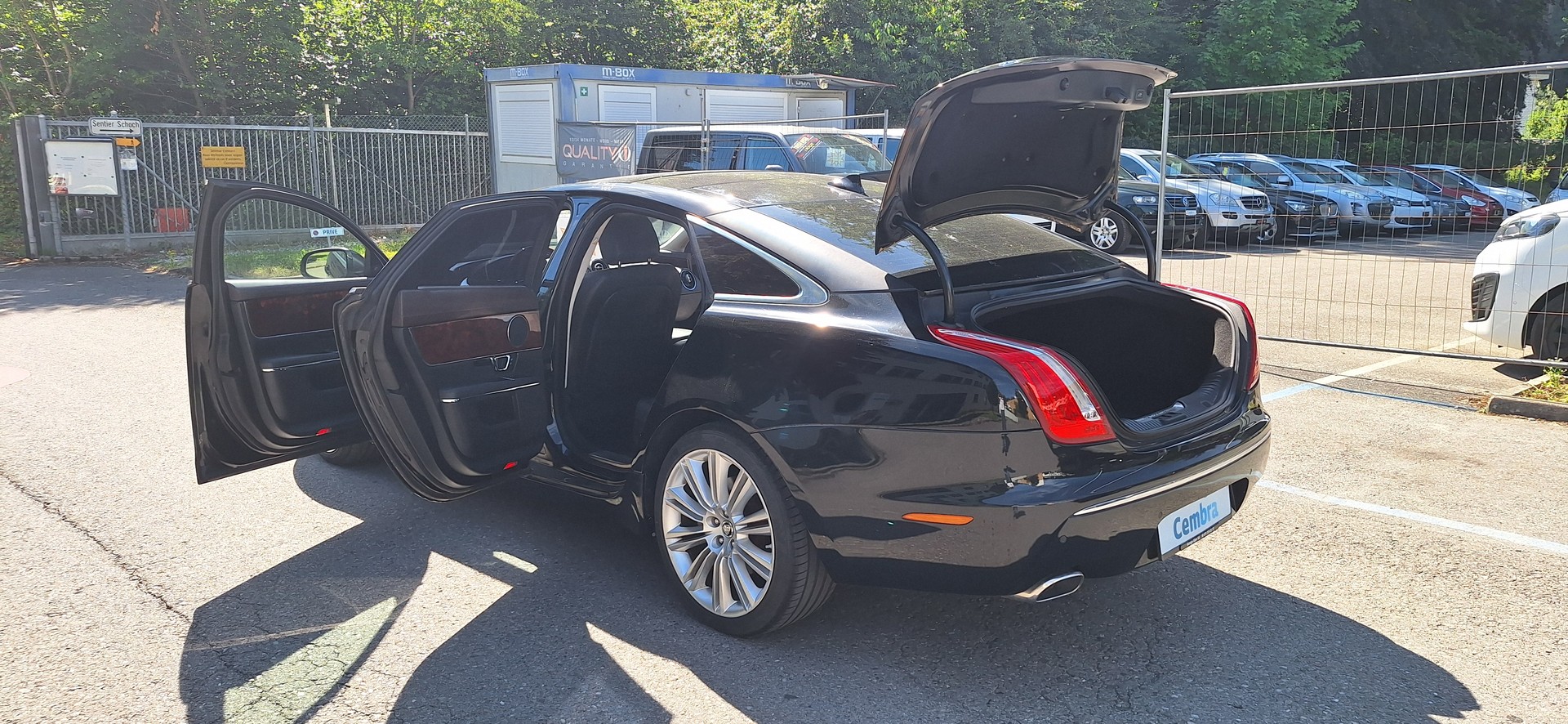 JAGUAR XJ 3.0d V6 Premium Luxury Automatic-image-18