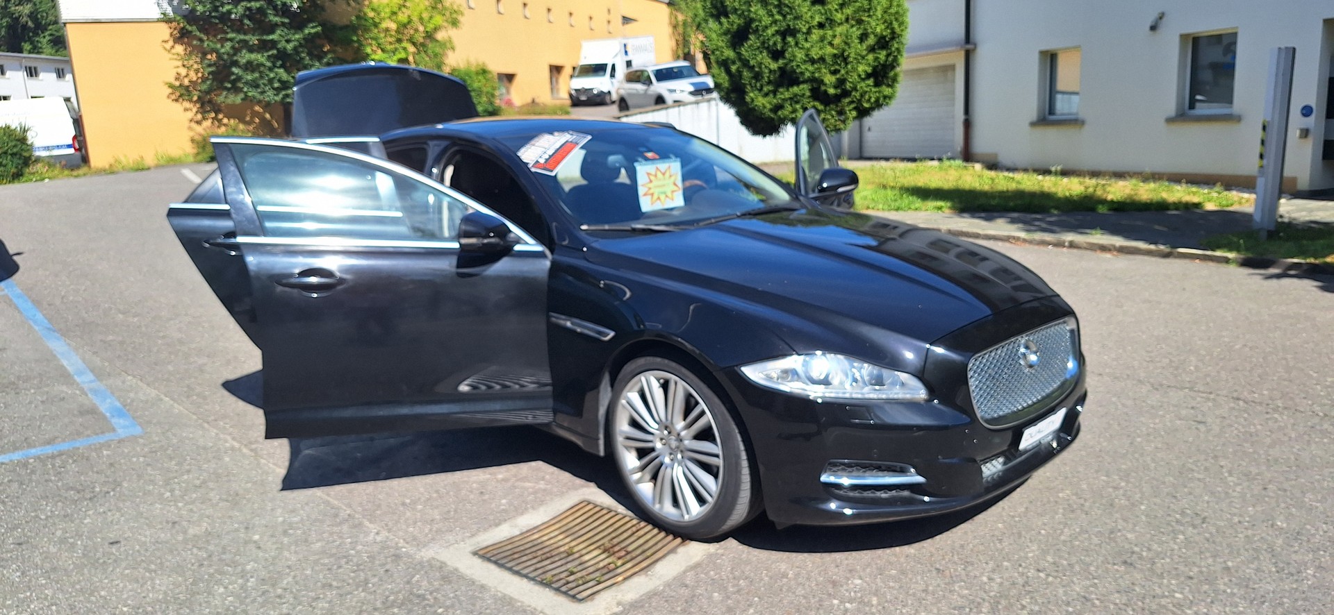 JAGUAR XJ 3.0d V6 Premium Luxury Automatic-image-22