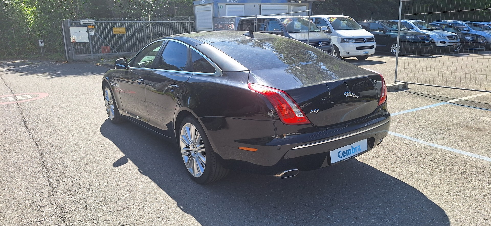 JAGUAR XJ 3.0d V6 Premium Luxury Automatic-showroom-element-3