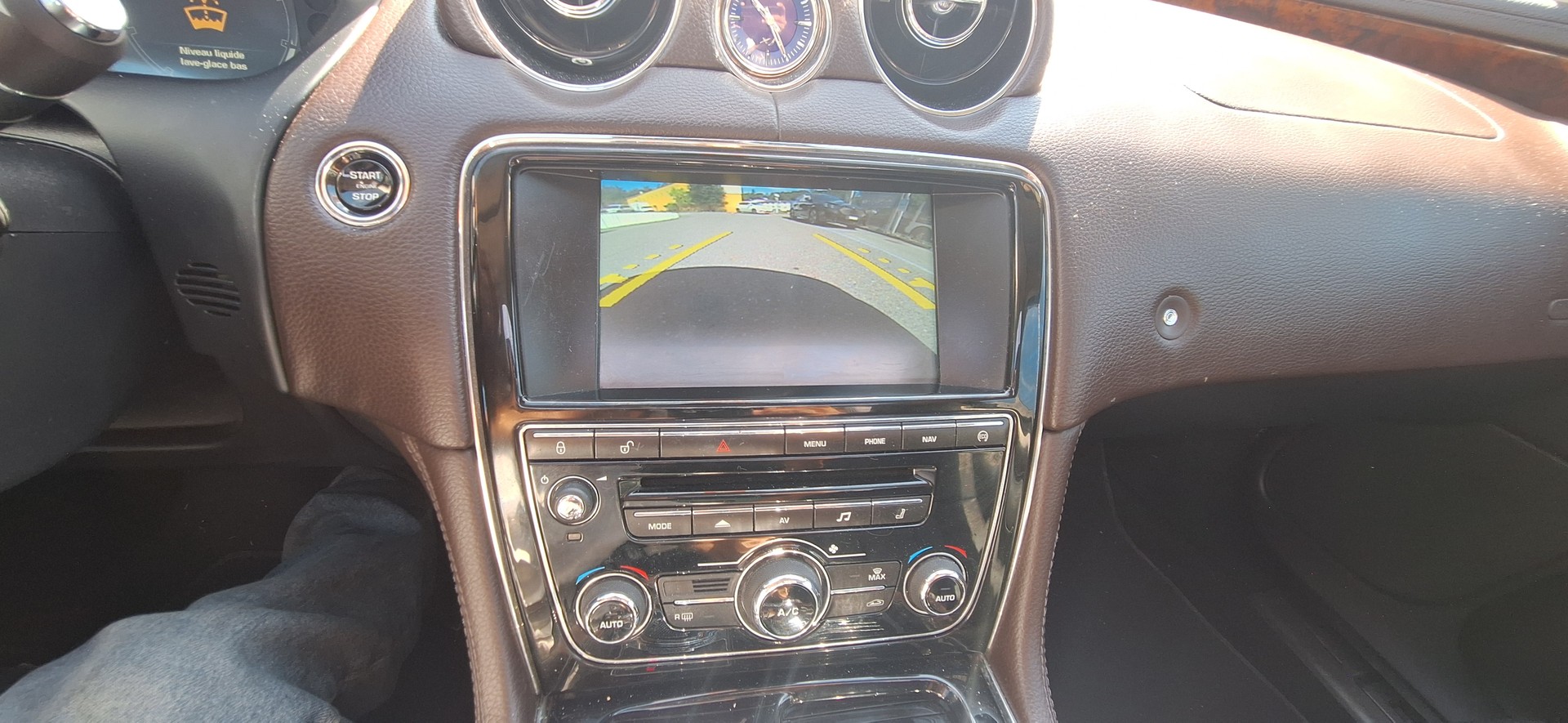 JAGUAR XJ 3.0d V6 Premium Luxury Automatic-image-26