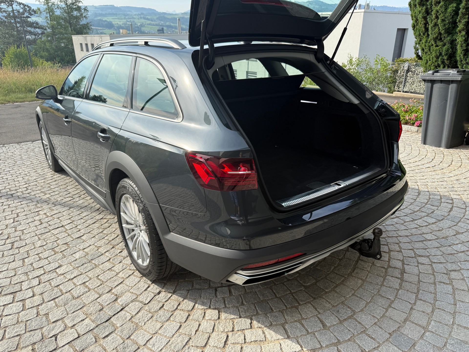 AUDI 2.0 40 TDI Attraction quattro S-Tronic-image-4