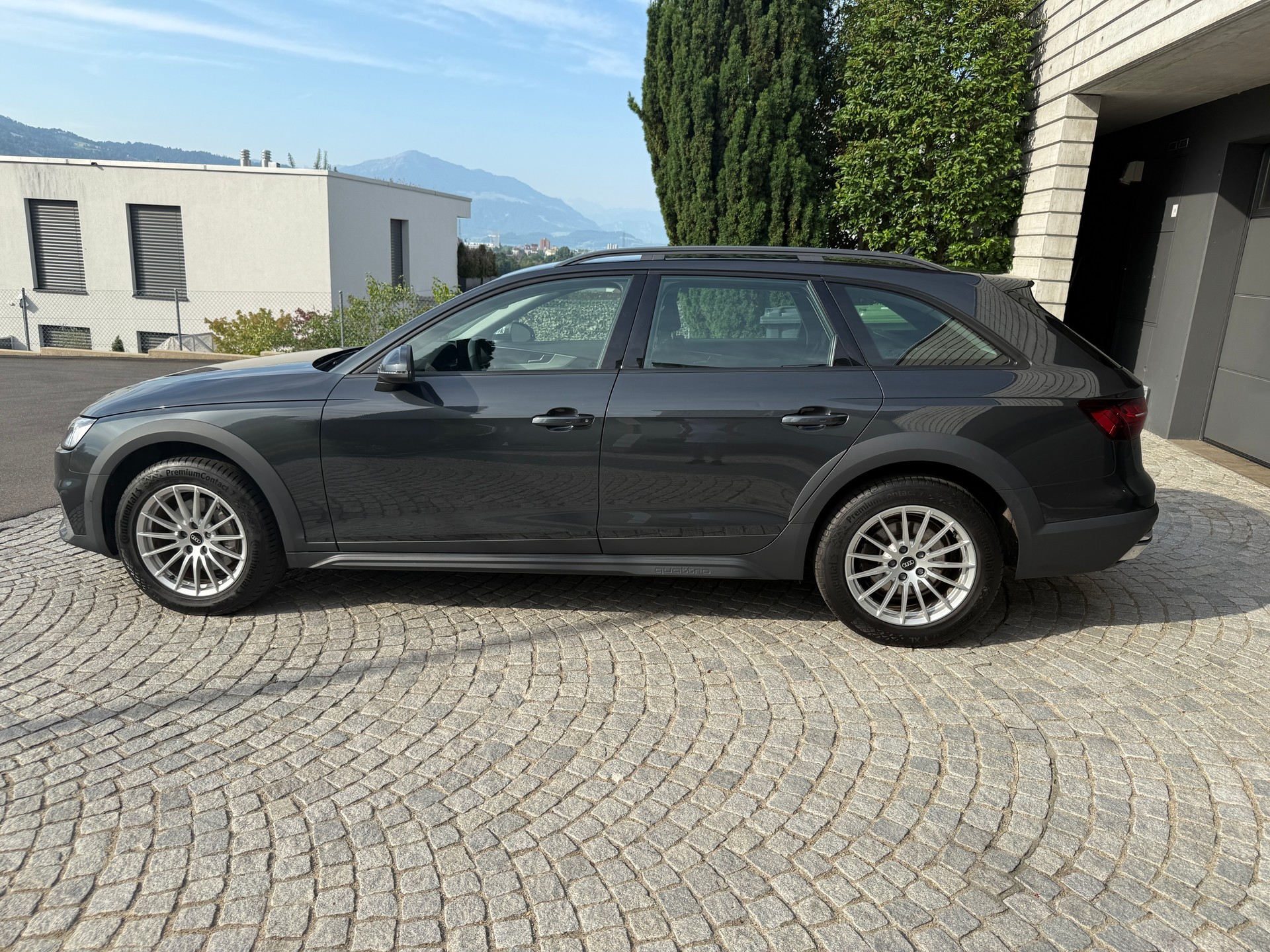 AUDI 2.0 40 TDI Attraction quattro S-Tronic-image-13