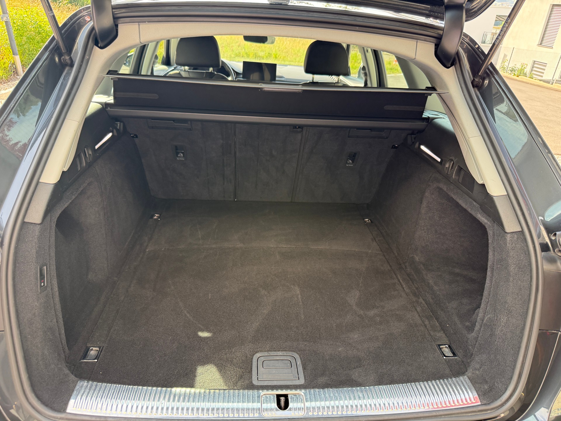 AUDI 2.0 40 TDI Attraction quattro S-Tronic-image-5