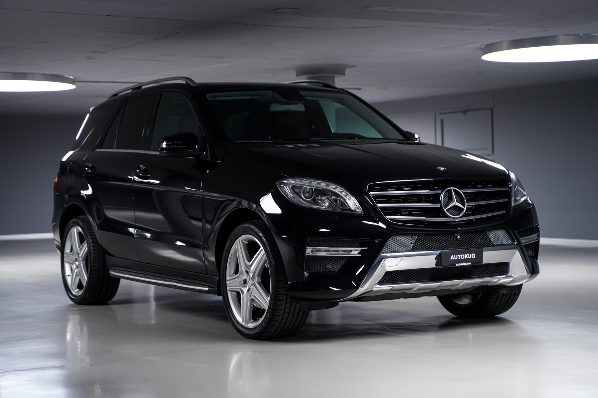 MERCEDES-BENZ ML 350 BlueTEC Executive AMG Line 4Matic 7G-Tronic-showroom-element-2