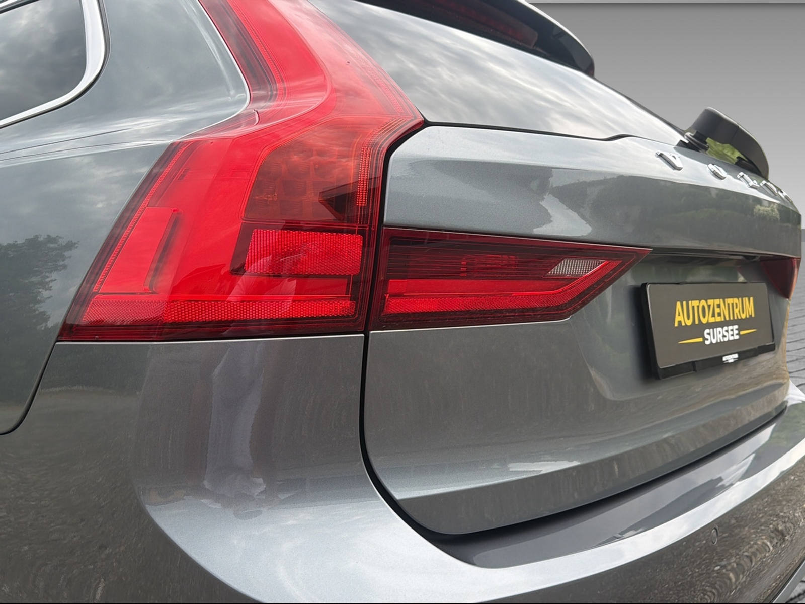 VOLVO V90 2.0 T6 R-Design AWD-image-5