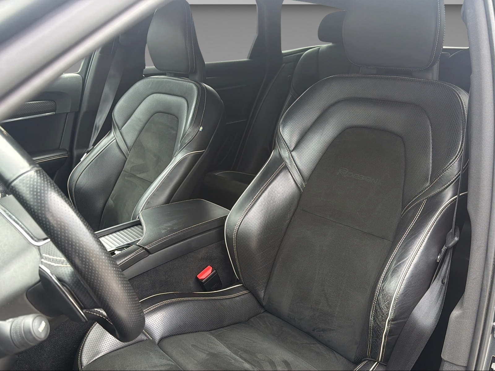 VOLVO V90 2.0 T6 R-Design AWD-image-14