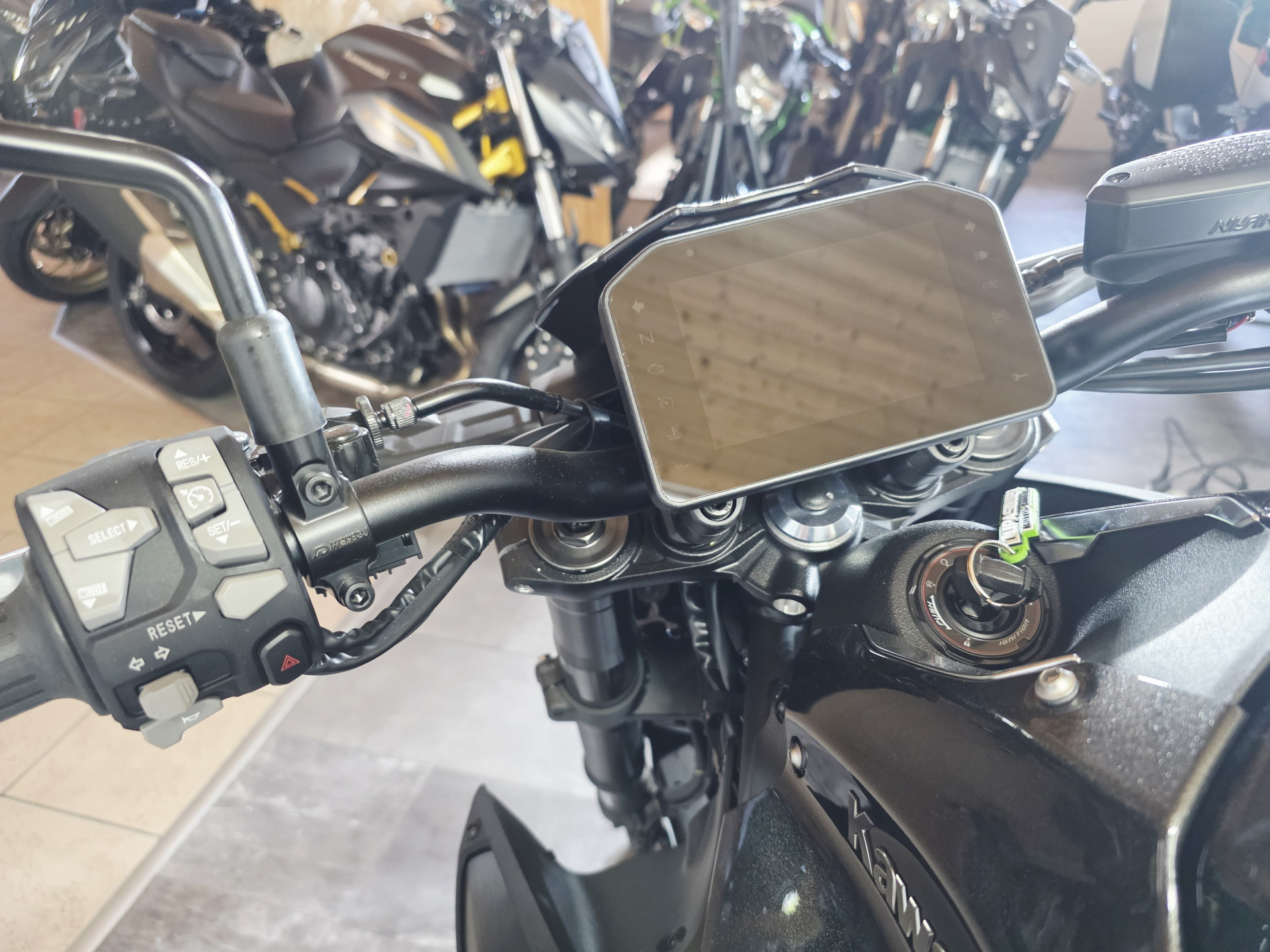 KAWASAKI Z 900-image-5