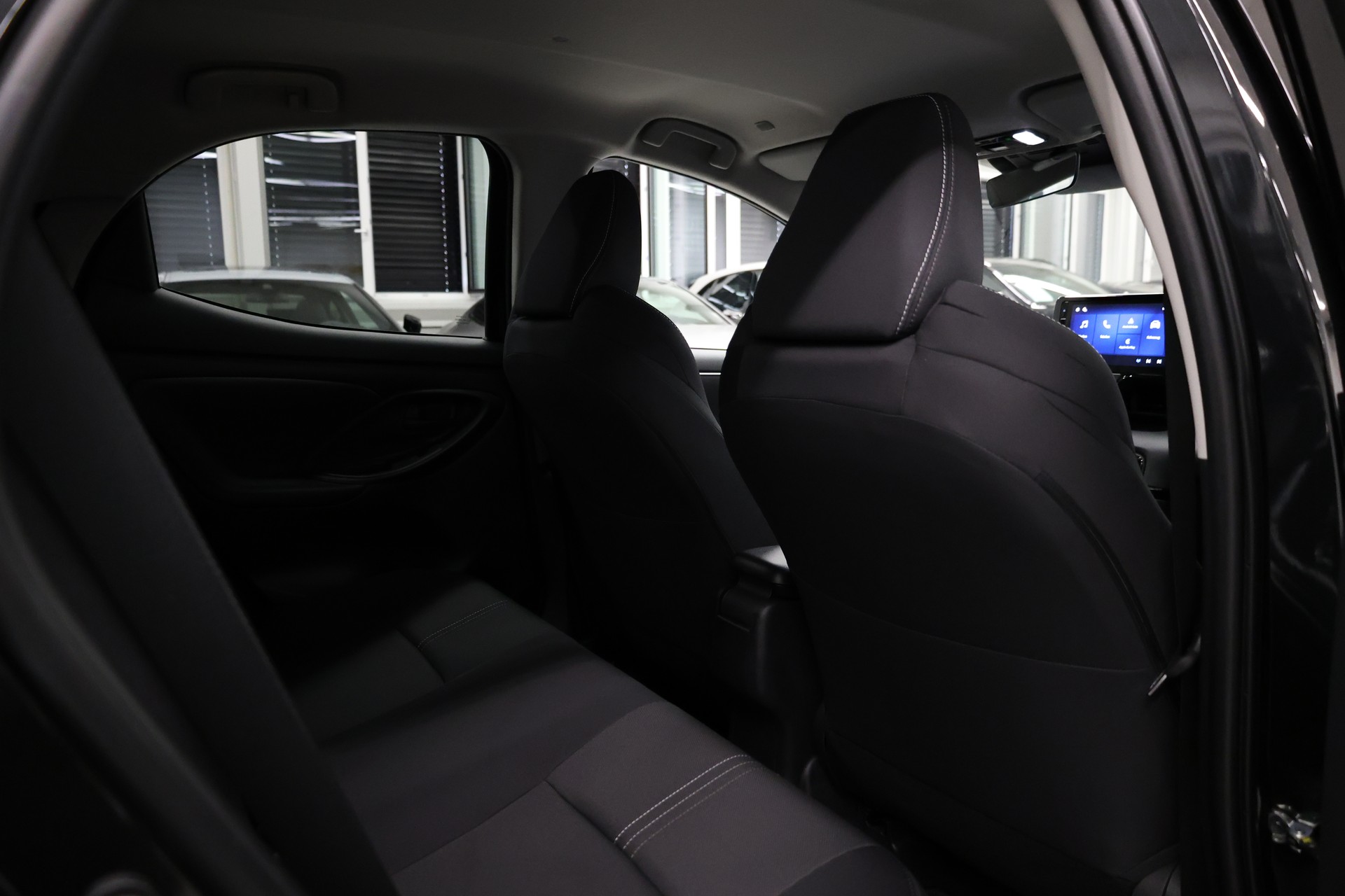 TOYOTA Yaris 1.5 VVT-i HSD Teamplayer-image-30