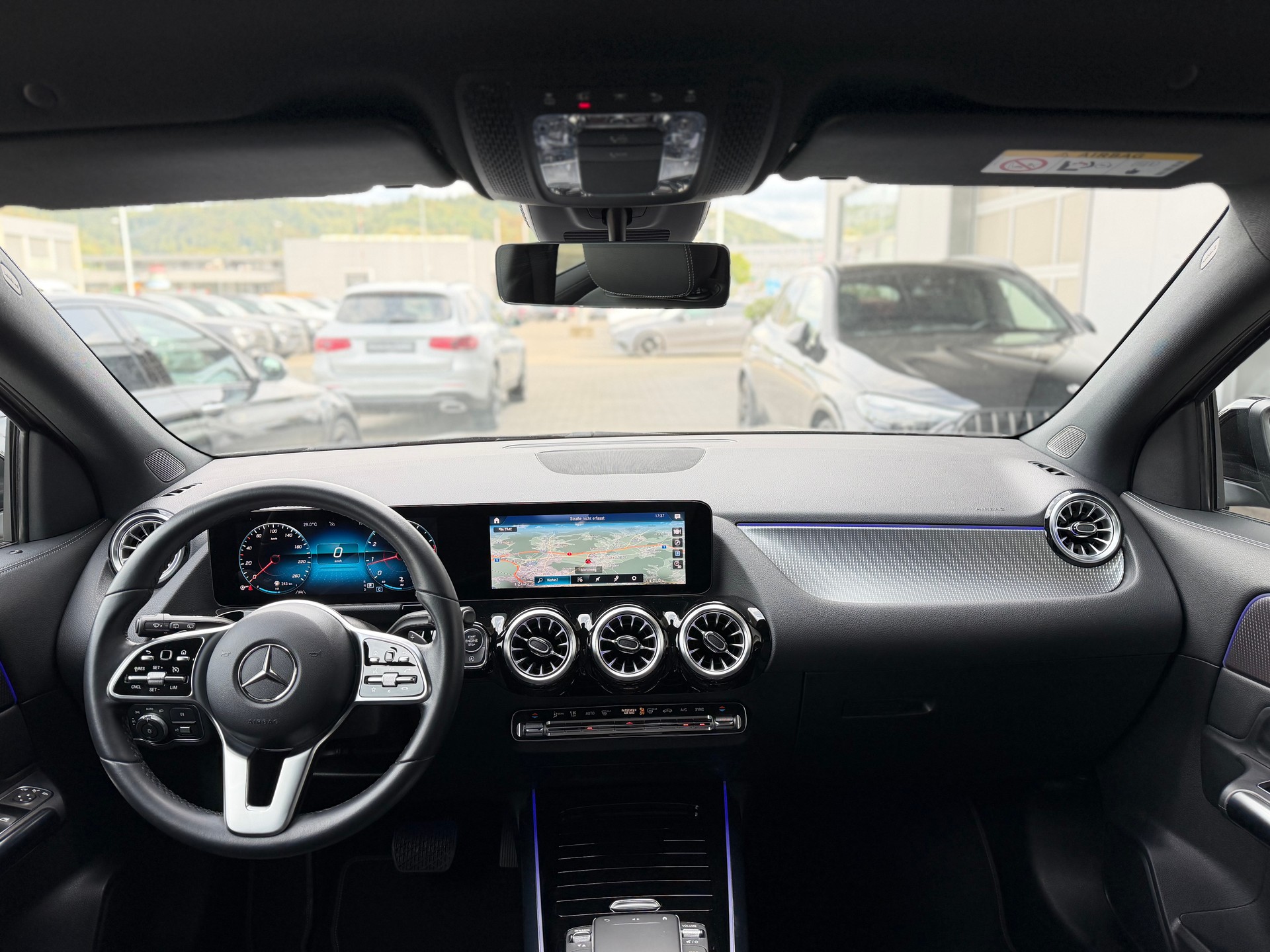 MERCEDES-BENZ GLA 200 Progressive 7G-DCT-showroom-element-3