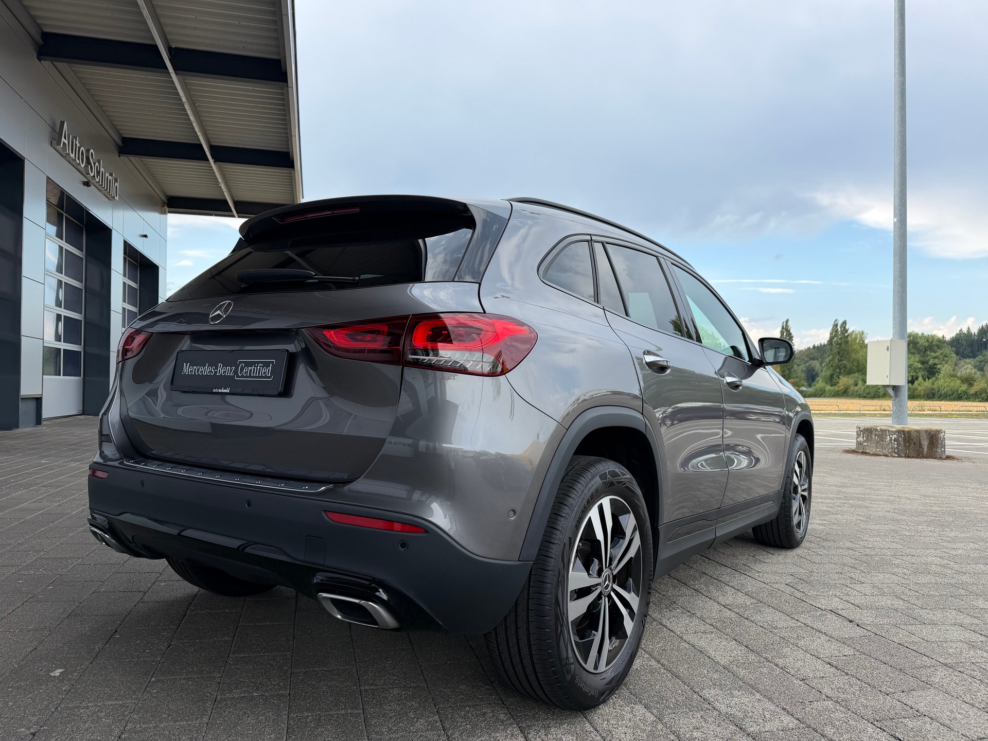 MERCEDES-BENZ GLA 200 Progressive 7G-DCT-showroom-element-1