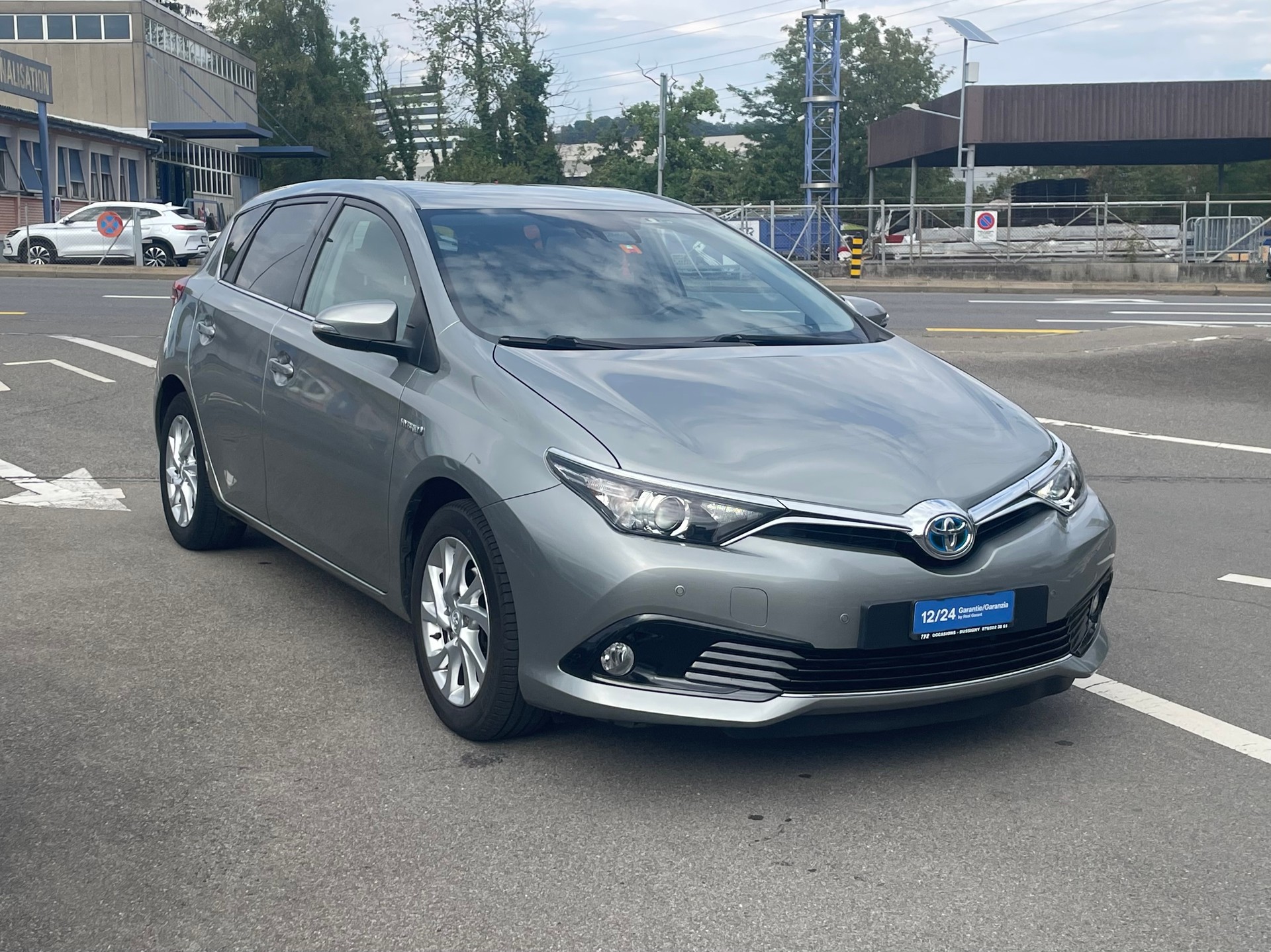 TOYOTA Auris 1.8 HSD Style e-CVT-showroom-element-2