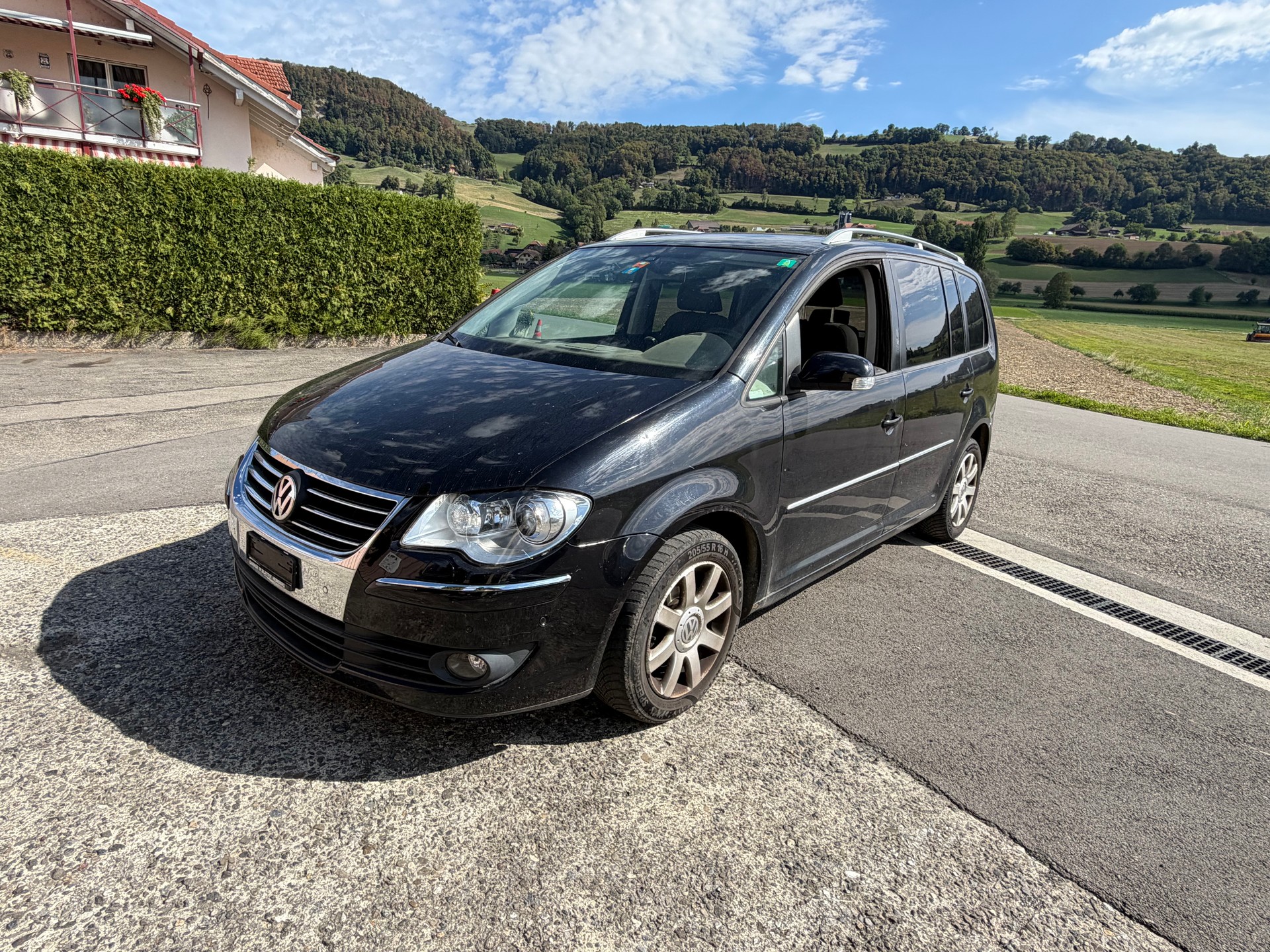 VW Touran 2.0 TDI Highline-image-2