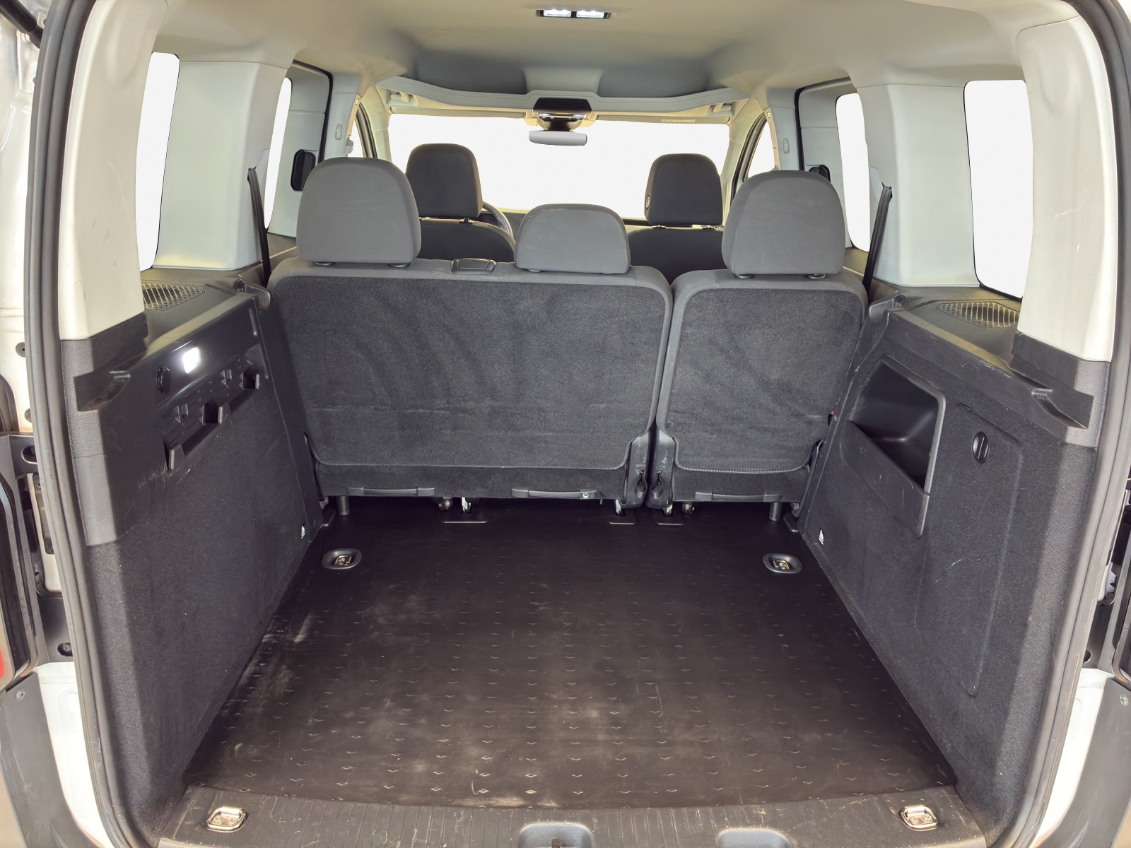 VW Caddy 2.0 TDI-image-12