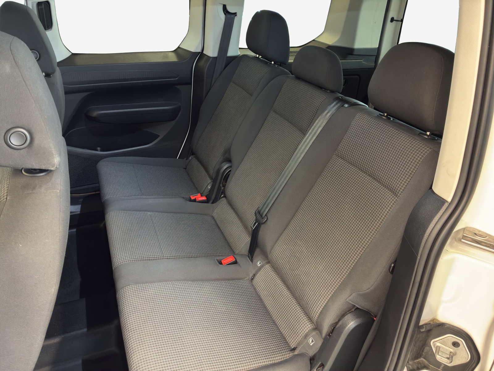 VW Caddy 2.0 TDI-image-11