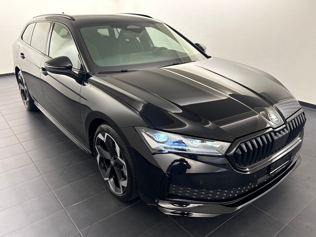 SKODA Superb 2.0 TSI Sport. 4x4 DSG-showroom-element-2