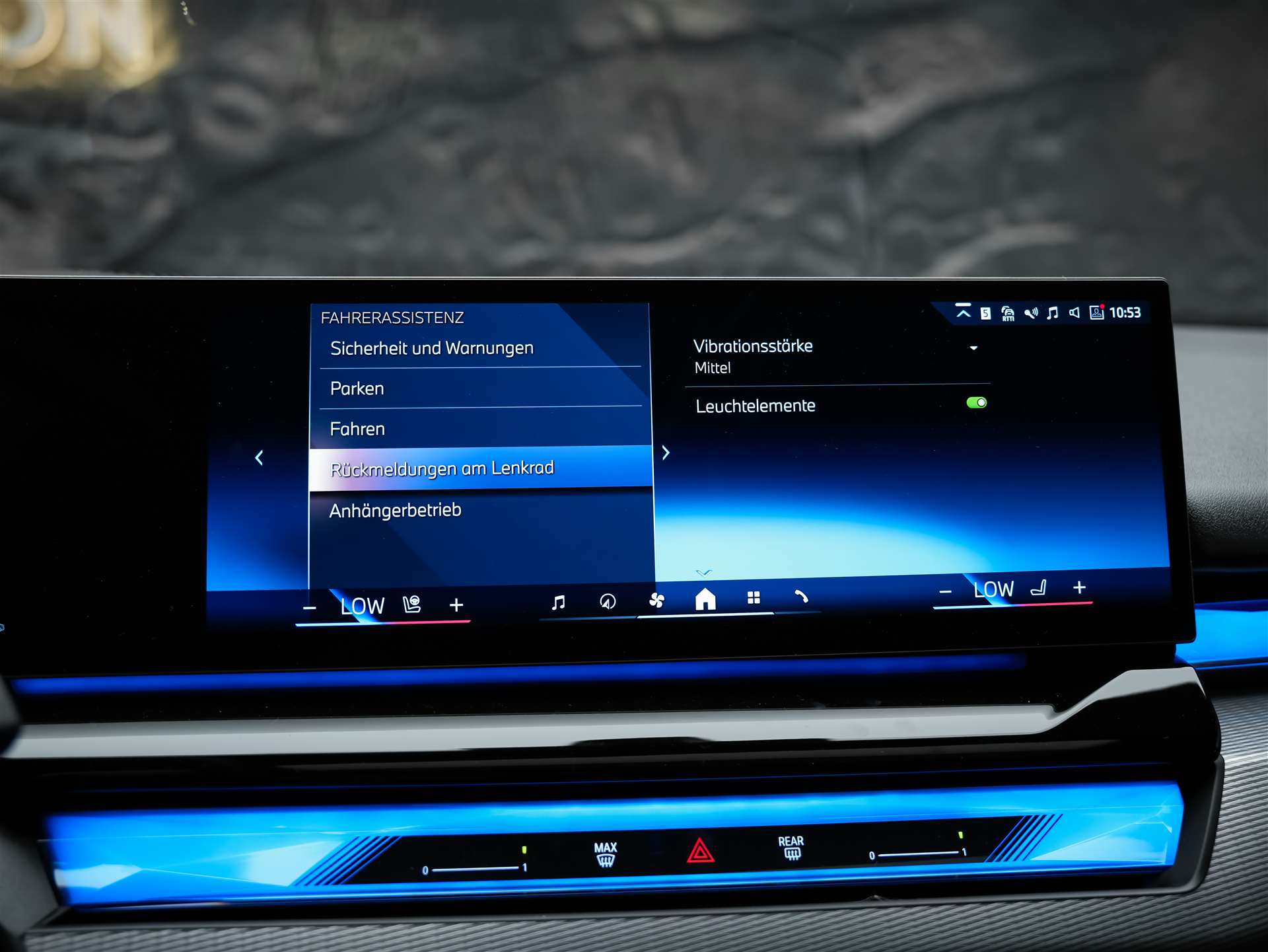 BMW 520d xDrive M Sport Pro Steptronic *Werksgarantie*Iconic Glow*Panorama*Head Up*-image-41