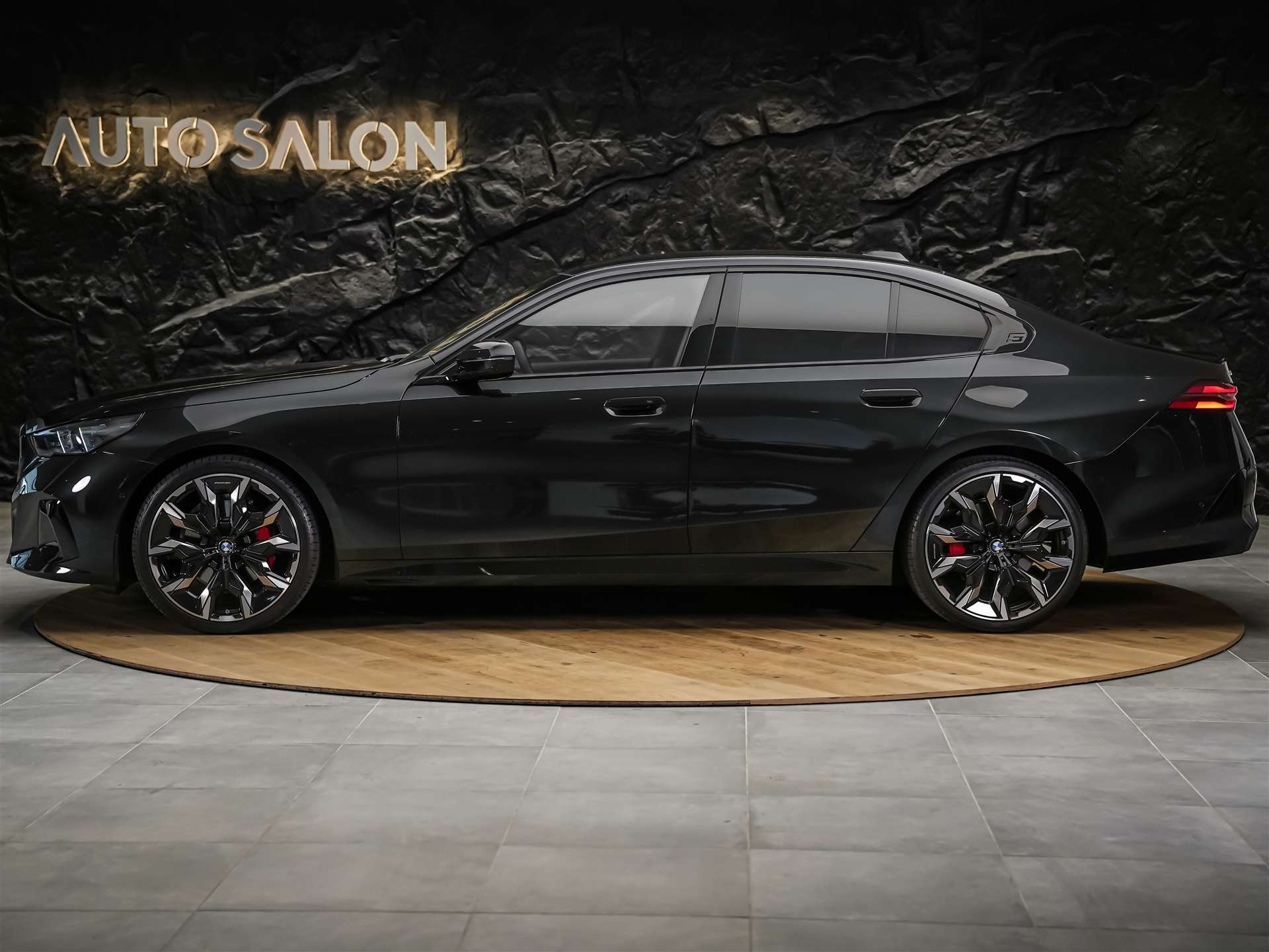 BMW 520d xDrive M Sport Pro Steptronic *Werksgarantie*Iconic Glow*Panorama*Head Up*-showroom-element-2