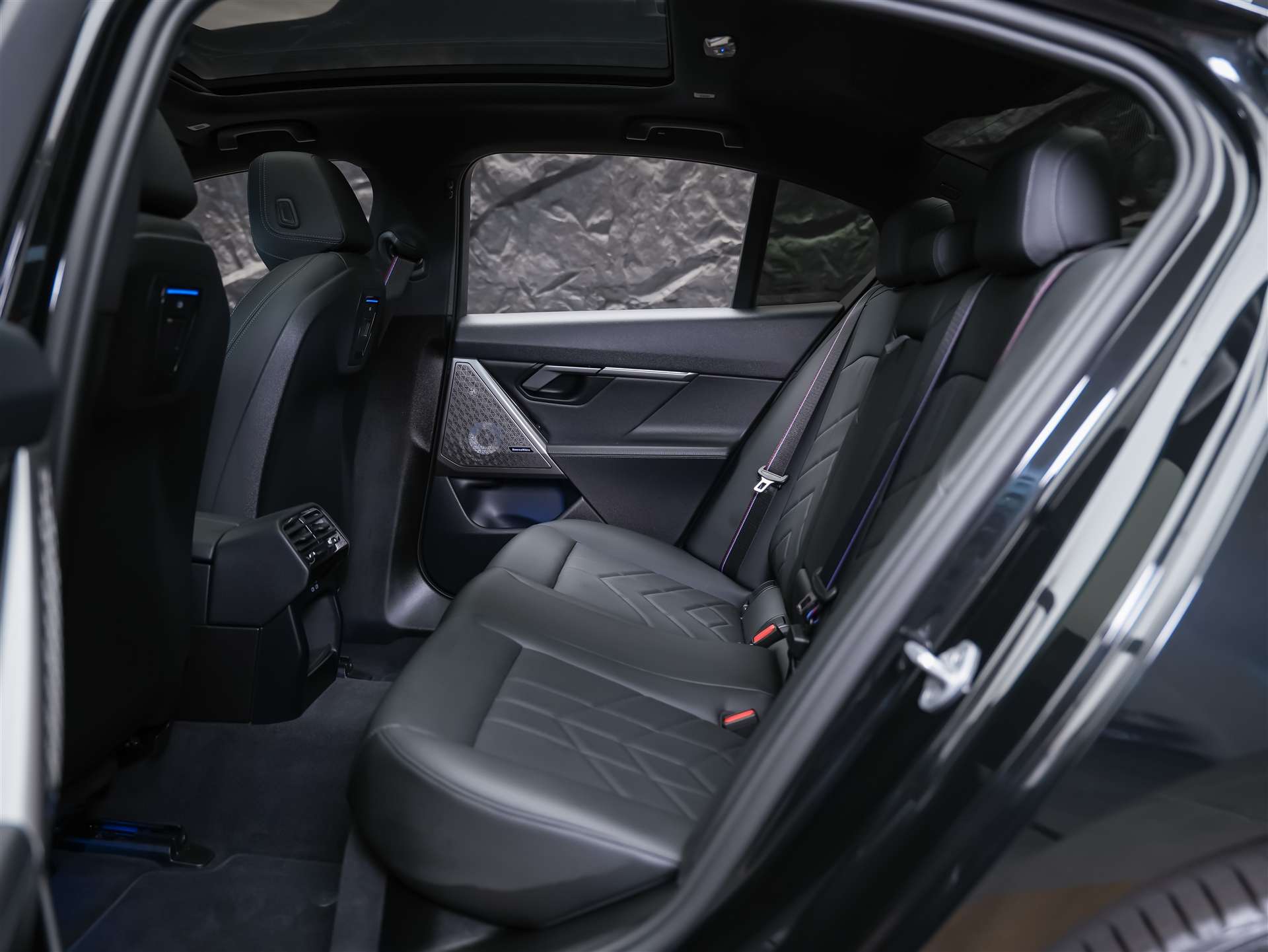 BMW 520d xDrive M Sport Pro Steptronic *Werksgarantie*Iconic Glow*Panorama*Head Up*-image-14