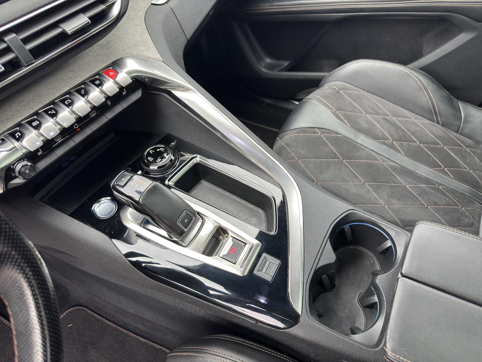 PEUGEOT 5008 2.0 BlueHDi 180 GT-image-15