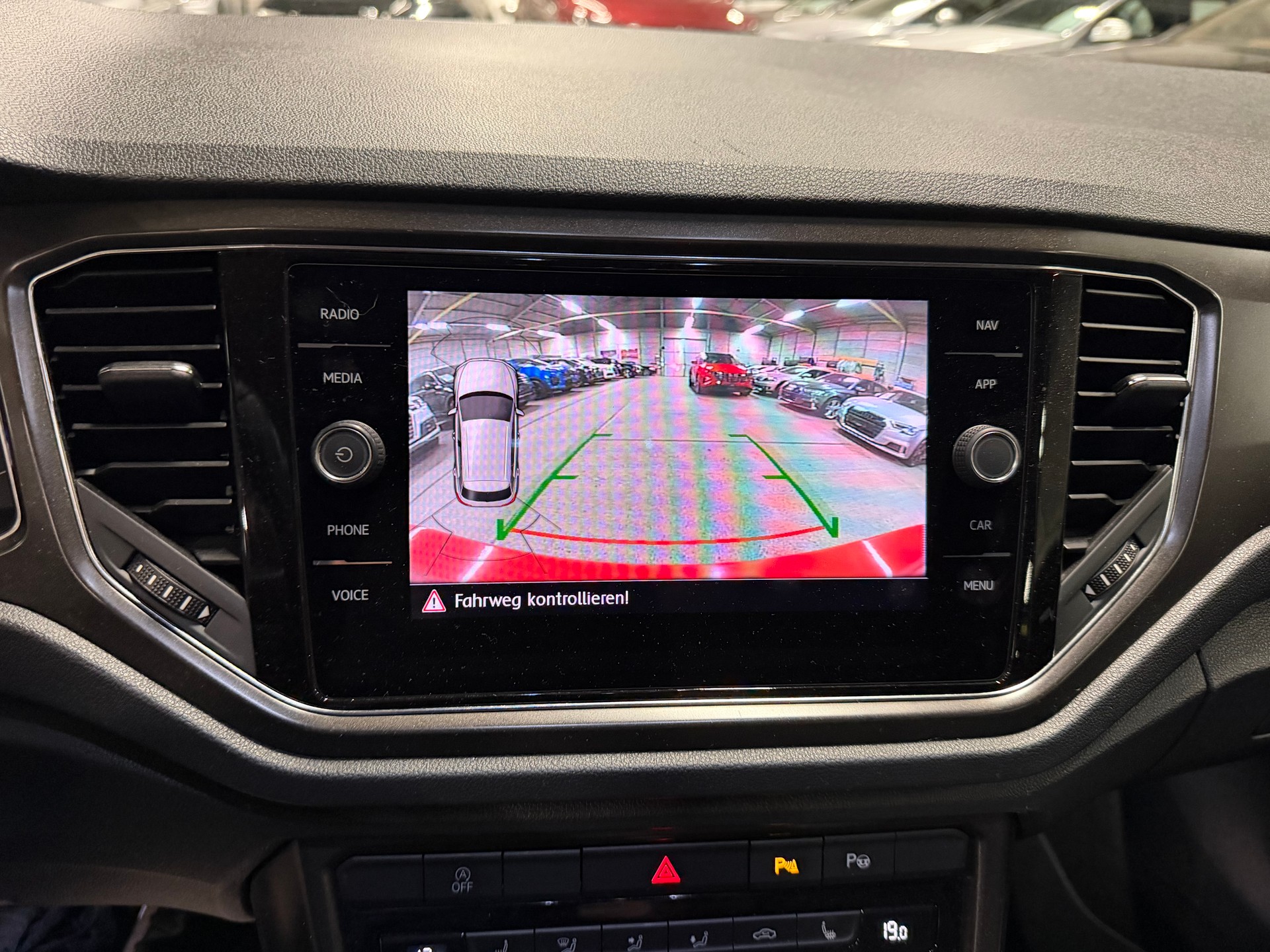 VW T-Roc 1.5 TSI EVO Advance DSG 4Motion-image-17