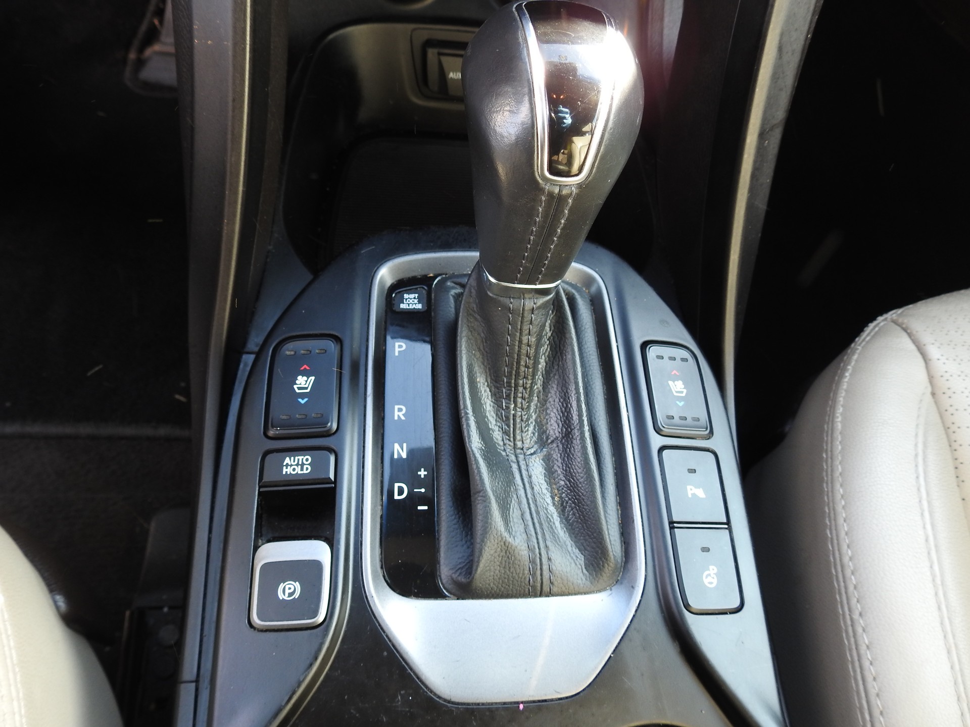 HYUNDAI Santa Fe 2.2 CRDI Premium 4WD Automatic-image-20