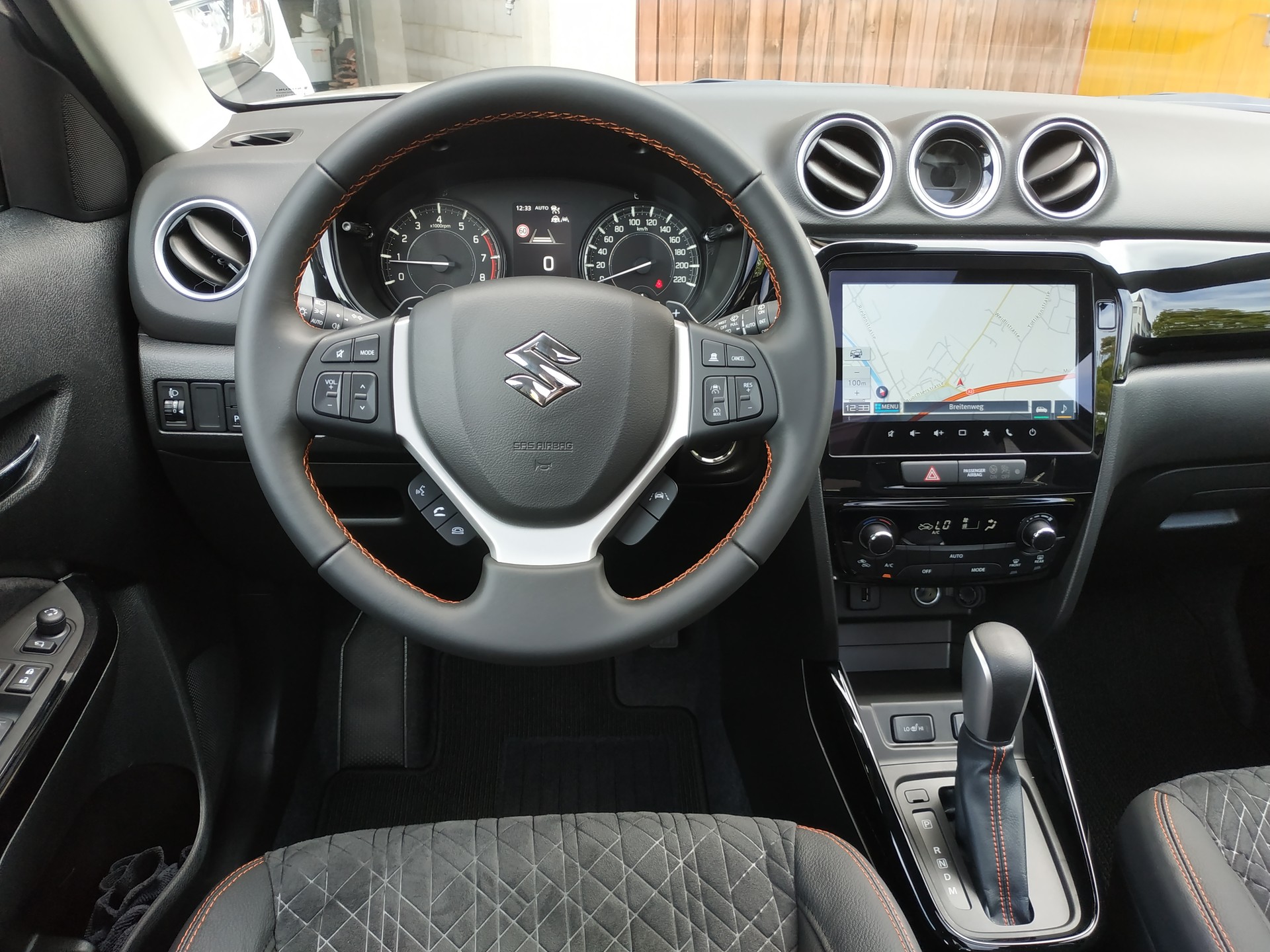 SUZUKI Vitara 1.4 Boosterjet Black Edition Top 4x4 Hybrid Automatic-image-12