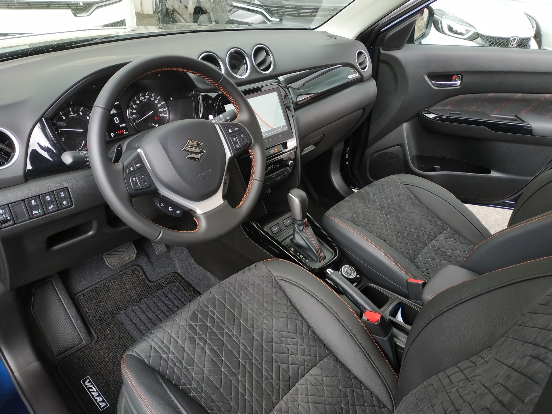 SUZUKI Vitara 1.4 Boosterjet Black Edition Top 4x4 Hybrid Automatic-image-11