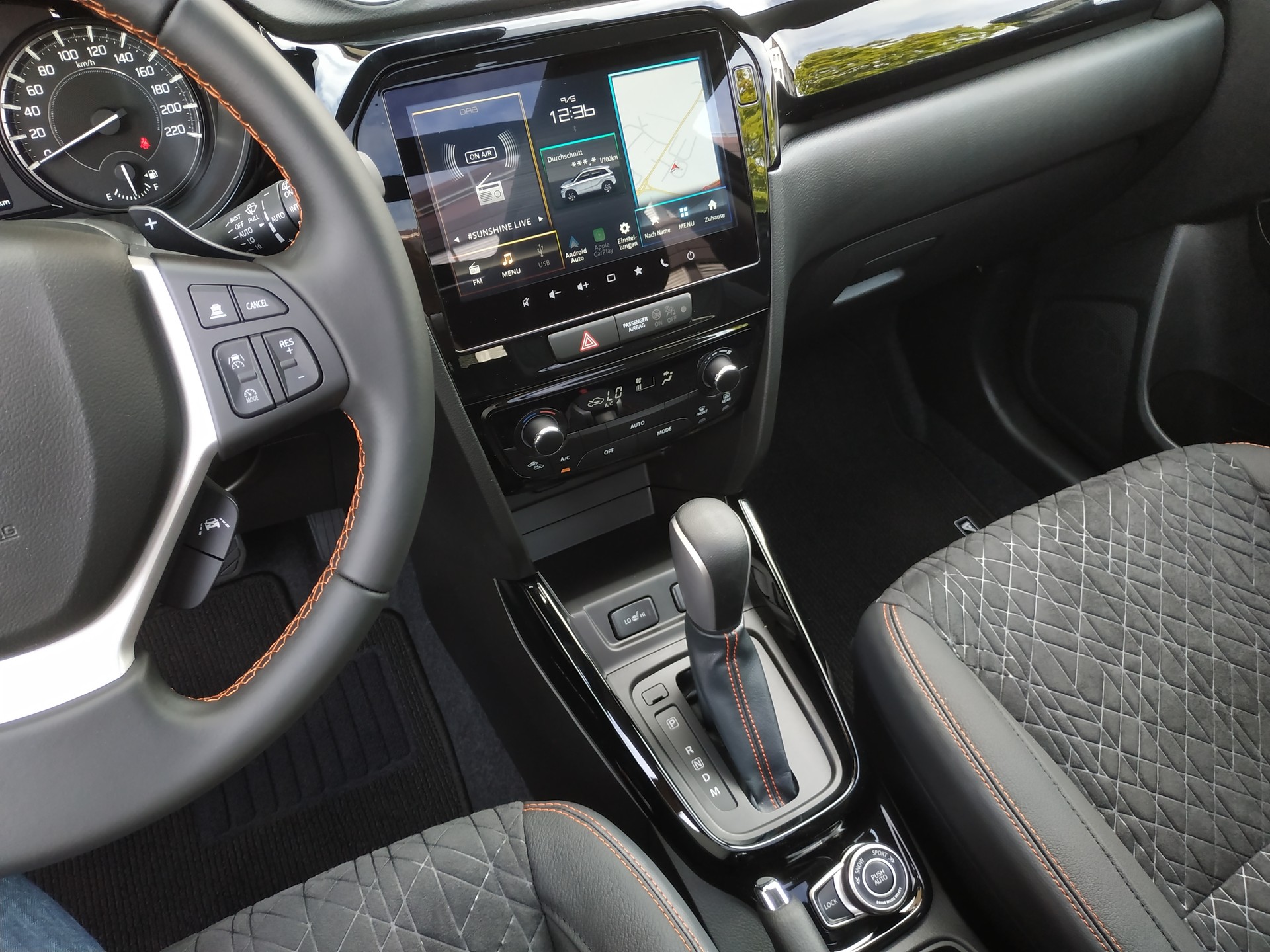 SUZUKI Vitara 1.4 Boosterjet Black Edition Top 4x4 Hybrid Automatic-image-16