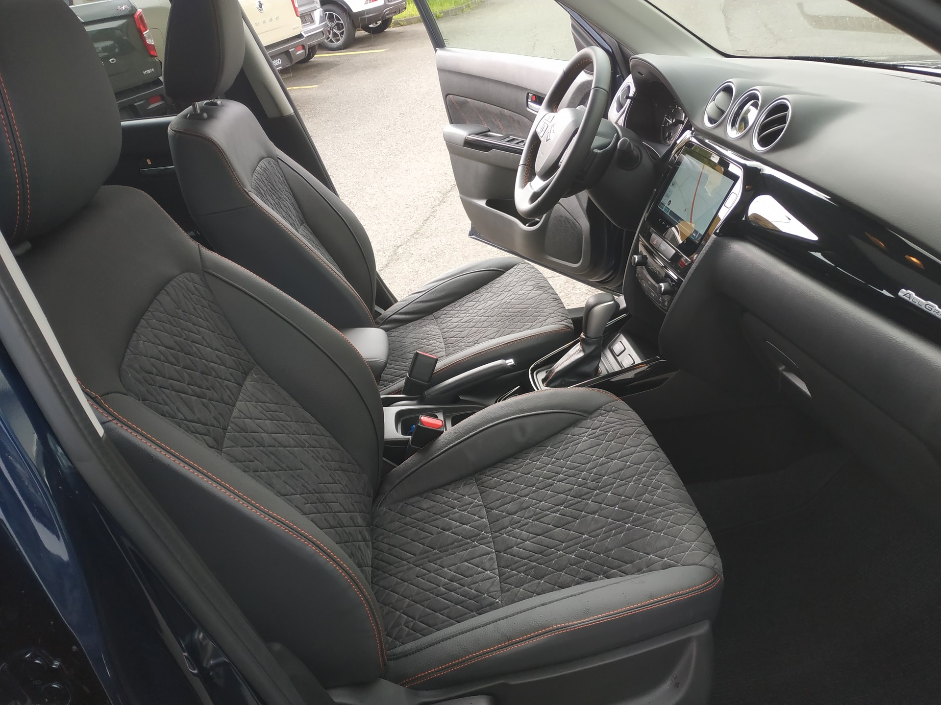 SUZUKI Vitara 1.4 Boosterjet Black Edition Top 4x4 Hybrid Automatic-image-15