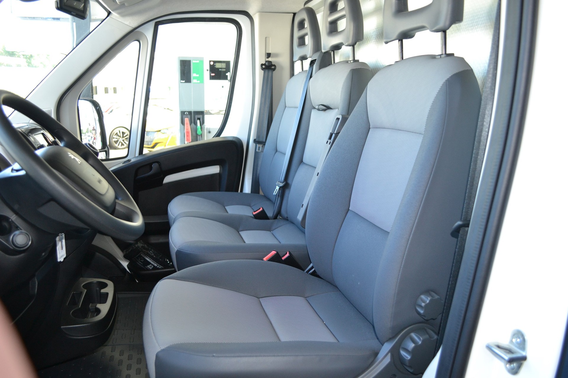 PEUGEOT Boxer 2.2 HDI 335 Pro L2-image-8