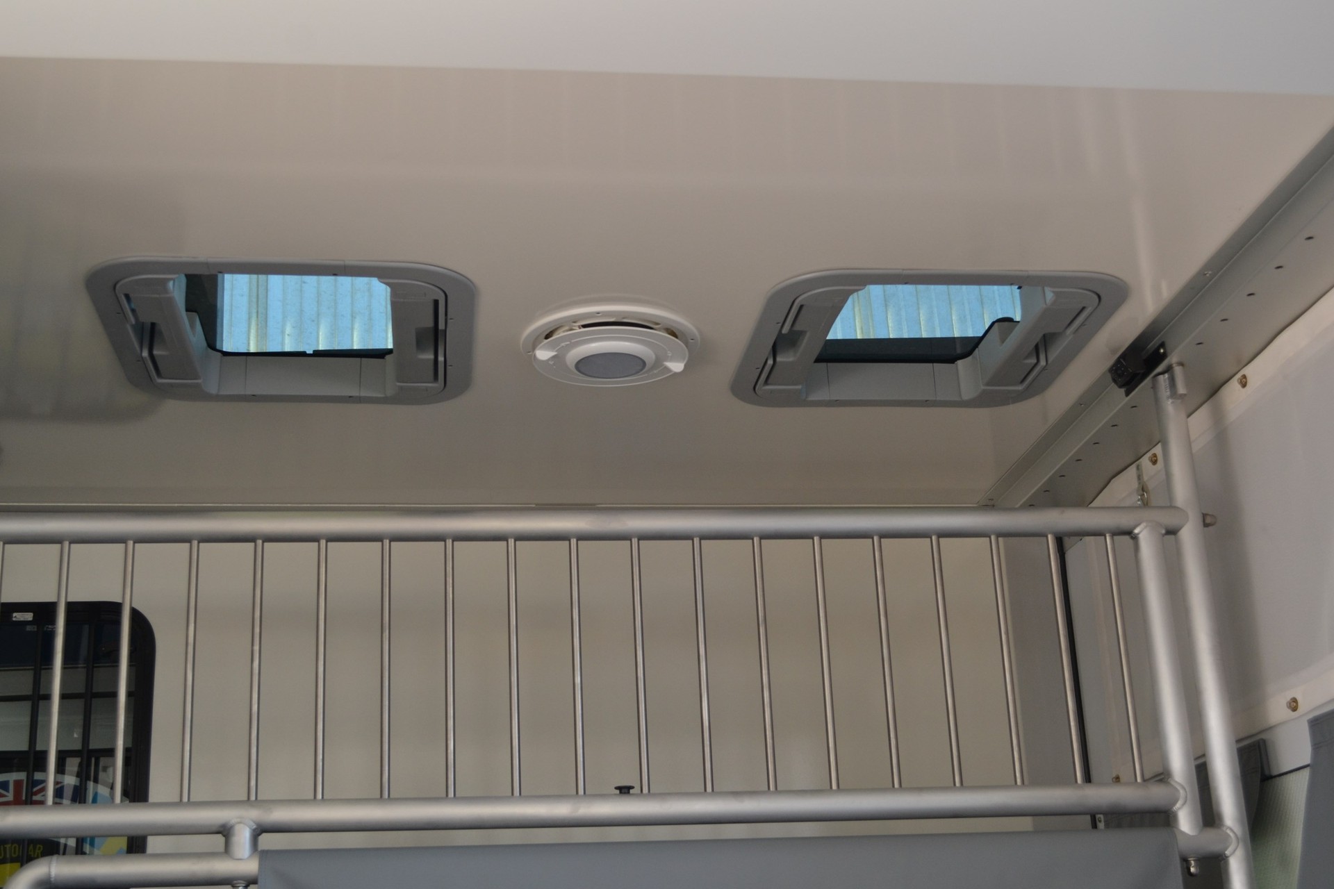 PEUGEOT Boxer 2.2 HDI 335 Pro L2-image-5