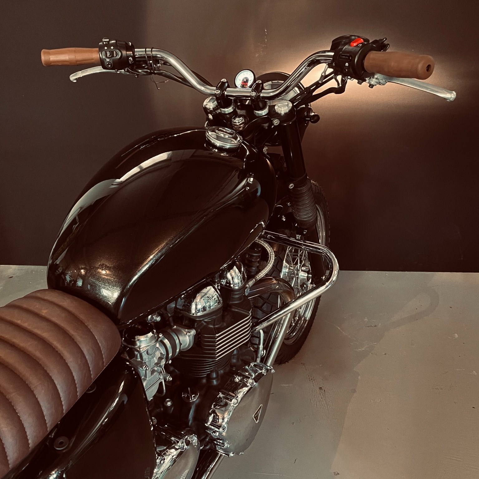 TRIUMPH Bonneville 900 i T 100-image-1